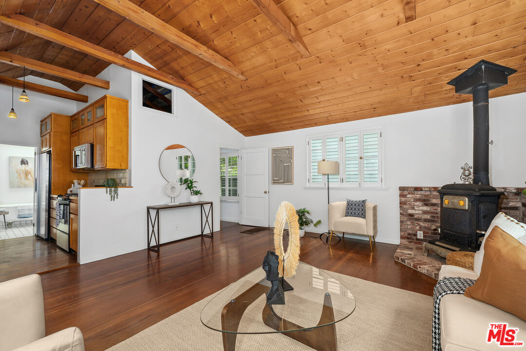 Los Angeles, California, 90077, United States, 2 Bedrooms Bedrooms, ,1 BathroomBathrooms,Residential,For Sale,1938648