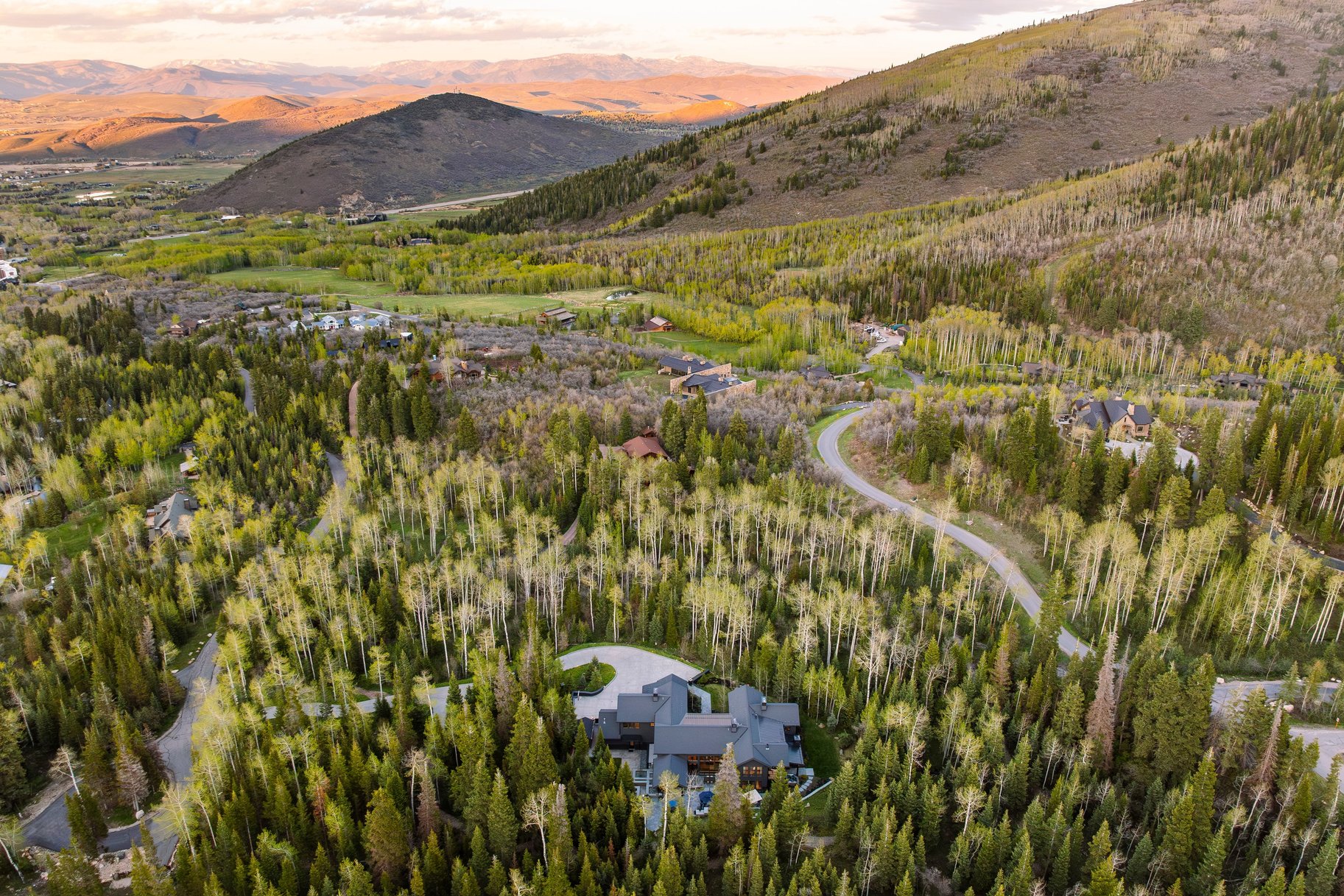  Private Alpine Sanctuary Close to it All - 物件實景