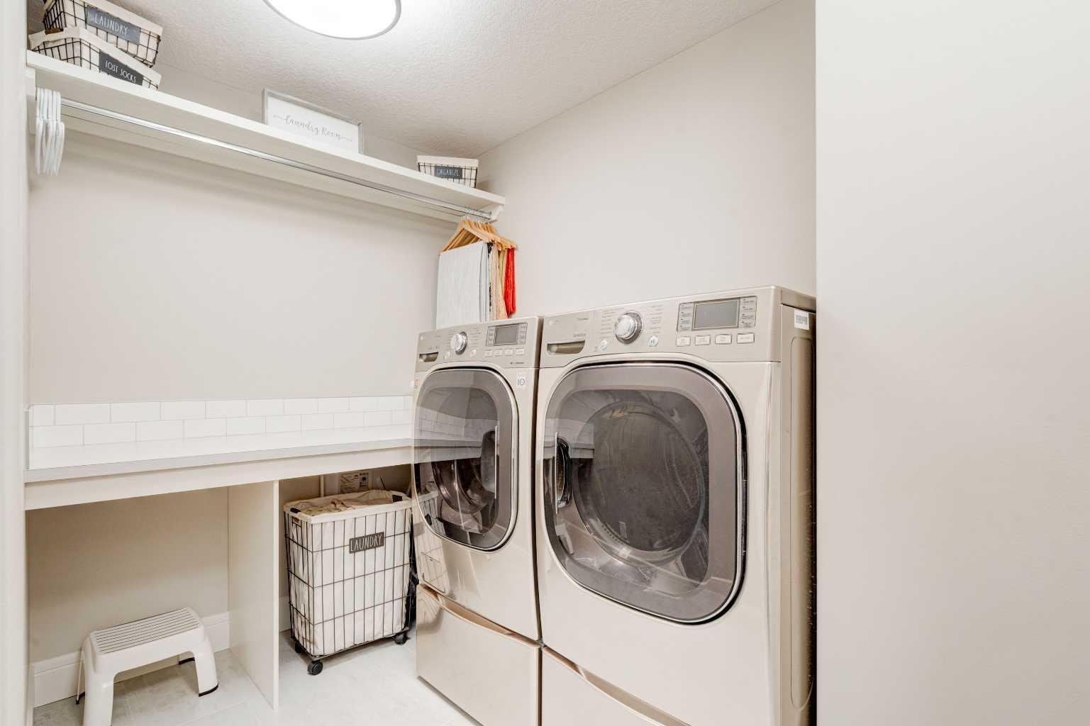 CALGARY, Alberta, T2X 2E1, CA, 4 Bedrooms Bedrooms, ,3 BathroomsBathrooms,Residential,For Sale,1987816