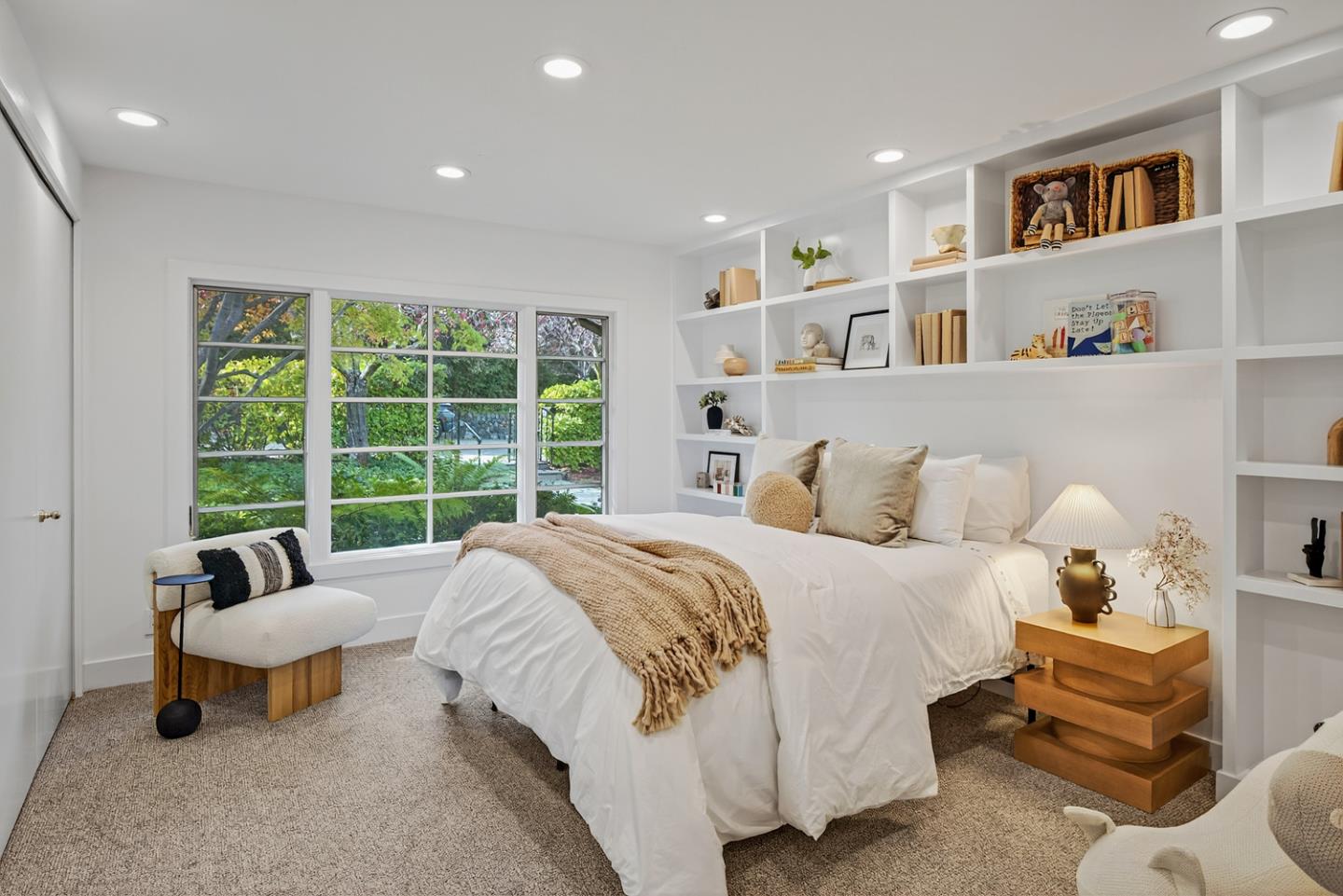 Hillsborough, California, 94010, United States, 3 Bedrooms Bedrooms, ,4 BathroomsBathrooms,Residential,For Sale,1989109