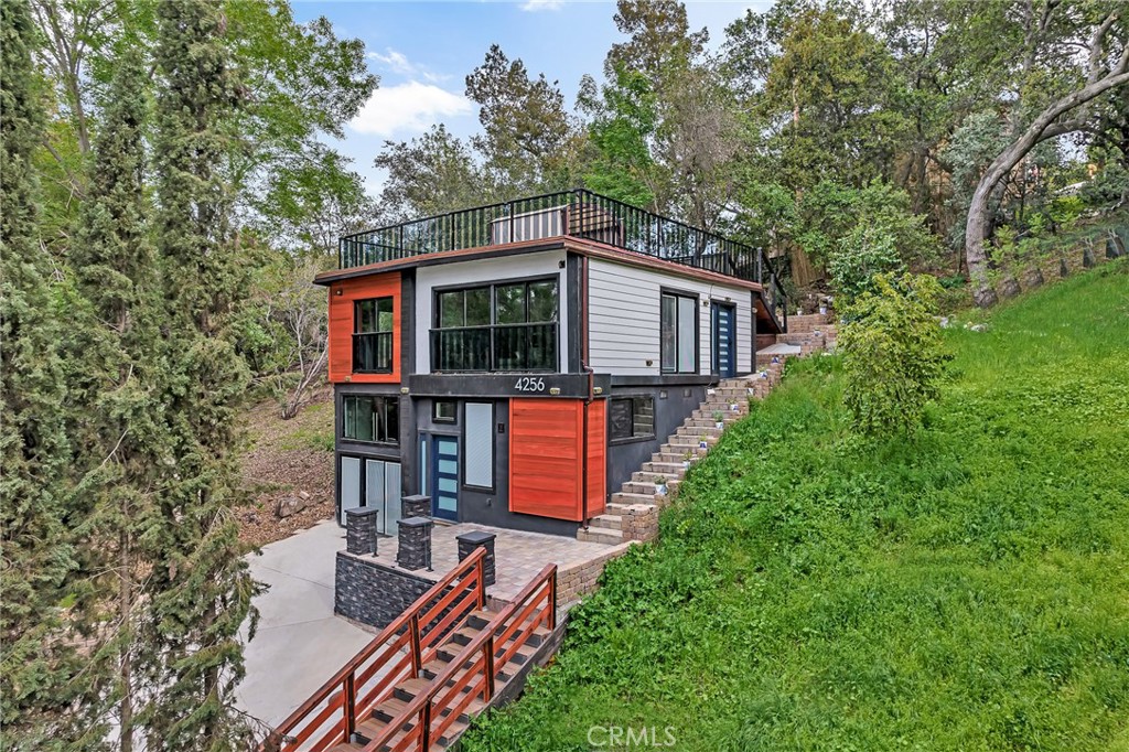 Woodland Hills, California, 91364, United States, 4 Bedrooms Bedrooms, ,2 BathroomsBathrooms,Residential,For Sale,1975100