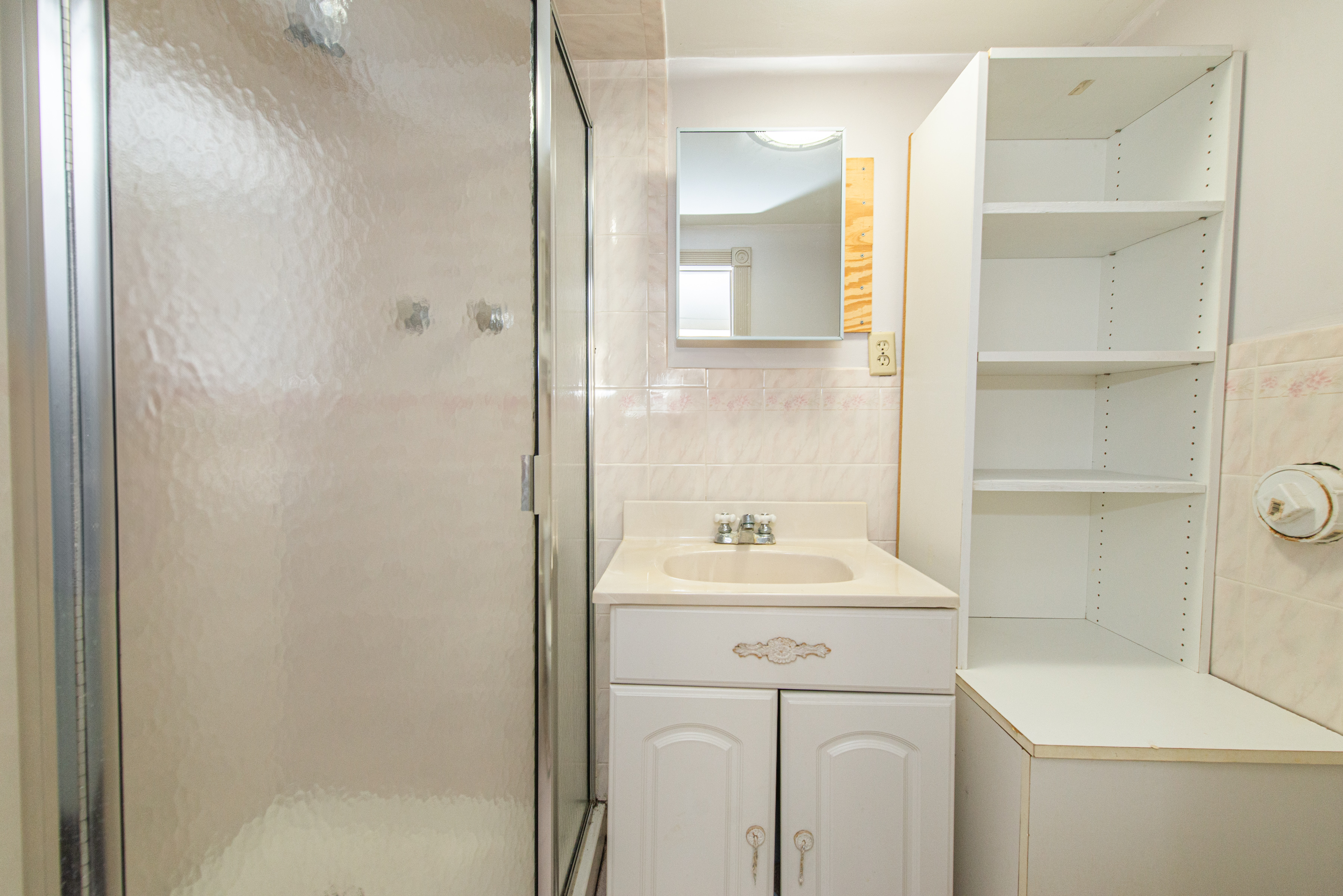 Nutley, New Jersey, 07110, United States, 3 Bedrooms Bedrooms, ,2 BathroomsBathrooms,Residential,For Sale,1935427