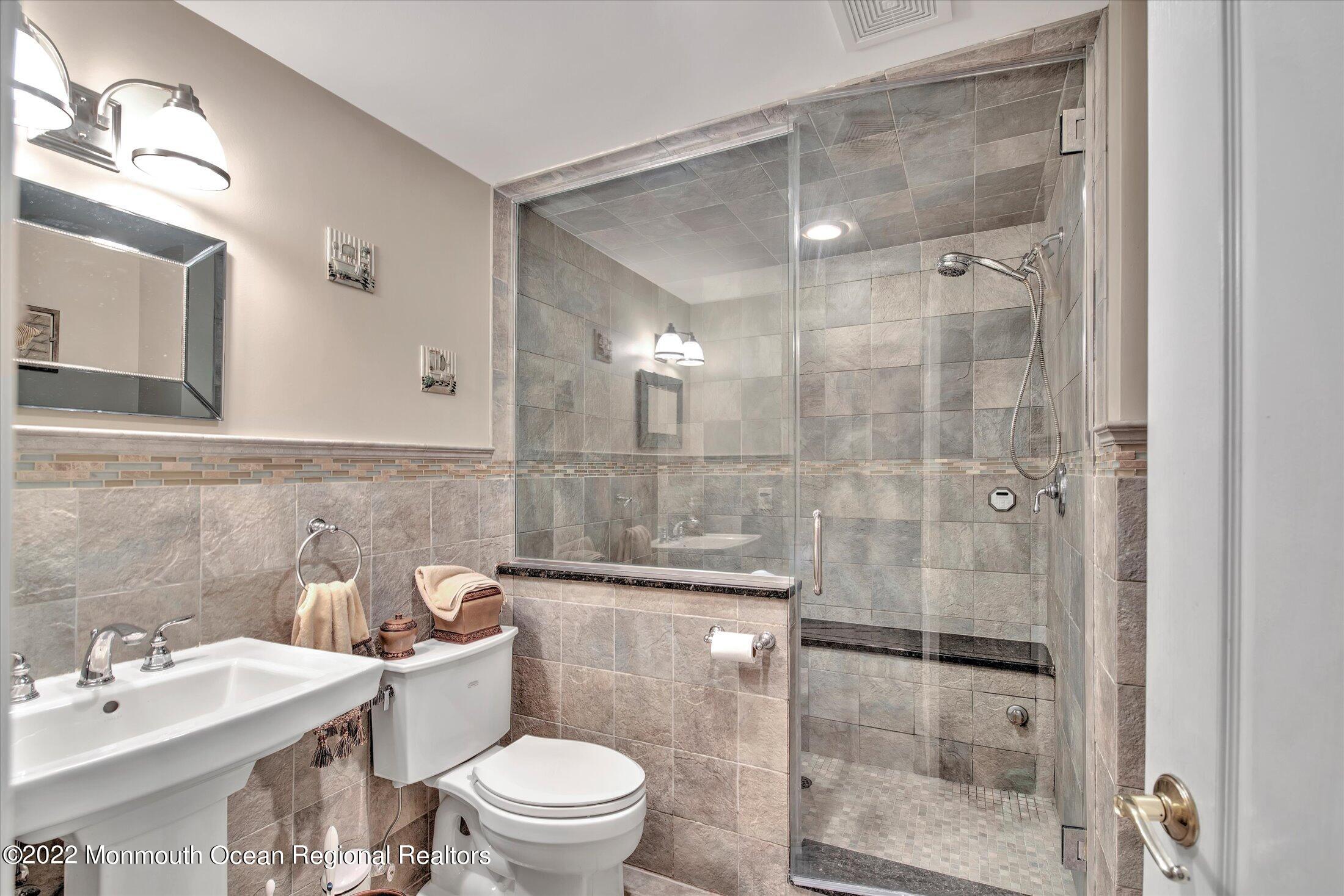 Manalapan, New Jersey, 07726, United States, 4 Bedrooms Bedrooms, ,5 BathroomsBathrooms,Residential,For Sale,1823230