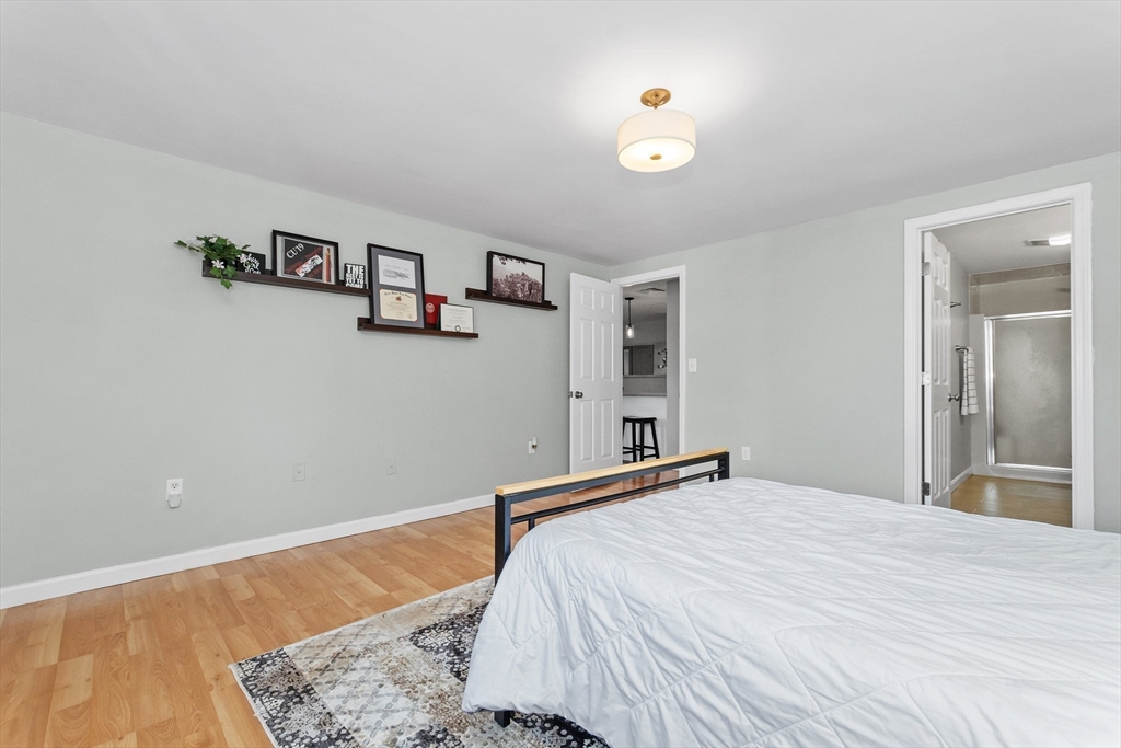 Medford, Massachusetts, 02155, United States, 2 Bedrooms Bedrooms, ,2 BathroomsBathrooms,Residential,For Sale,1939761