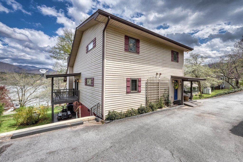 Hayesville, North Carolina, 28904, United States, 3 Bedrooms Bedrooms, ,4 BathroomsBathrooms,Residential,For Sale,1758410