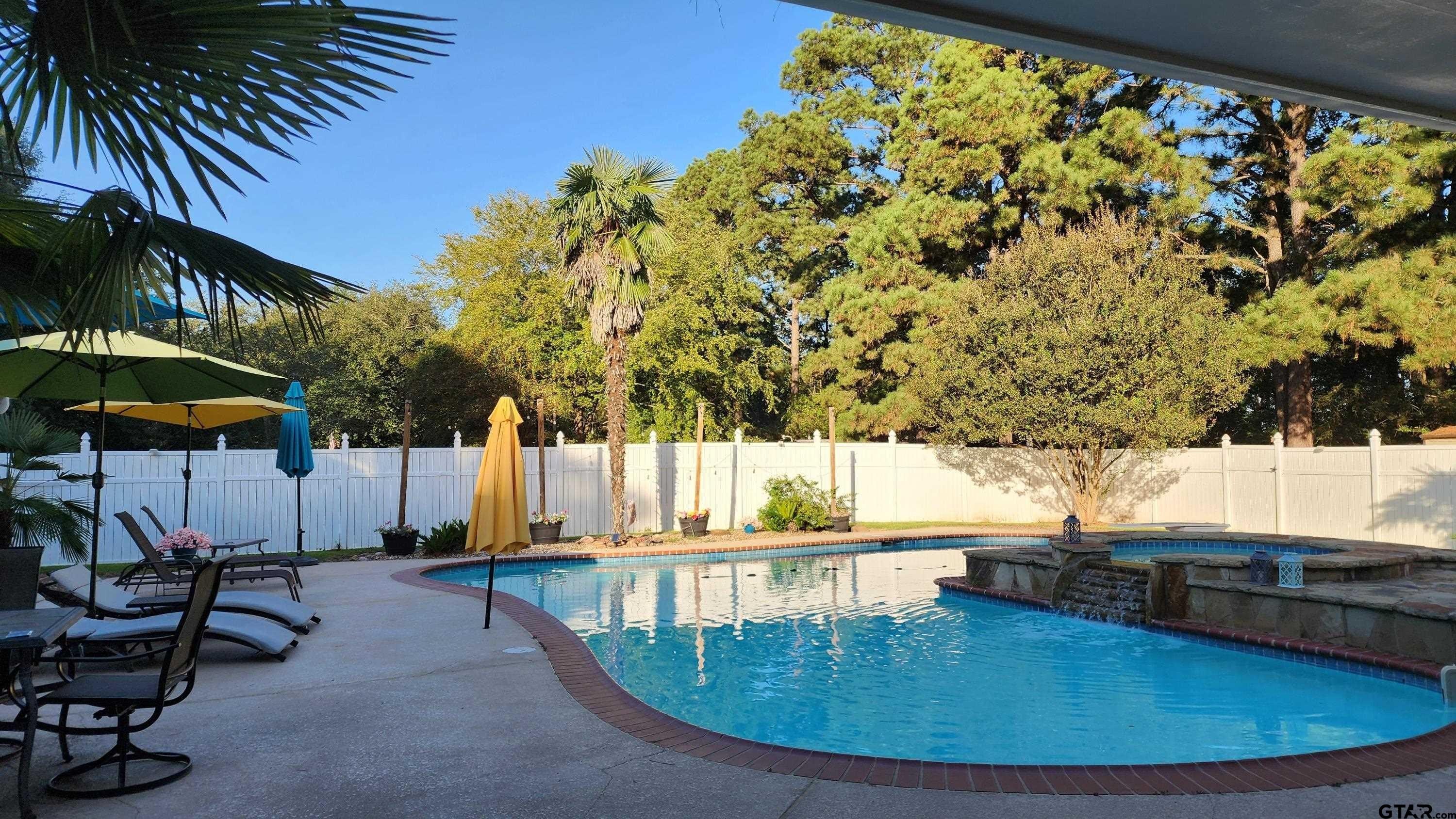 Pittsburg, Texas, 75686, United States, 4 Bedrooms Bedrooms, ,4 BathroomsBathrooms,Residential,For Sale,1880641