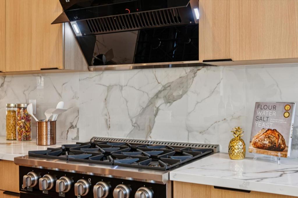 San Francisco, California, 94116, United States, 4 Bedrooms Bedrooms, ,4 BathroomsBathrooms,Residential,For Sale,2014062