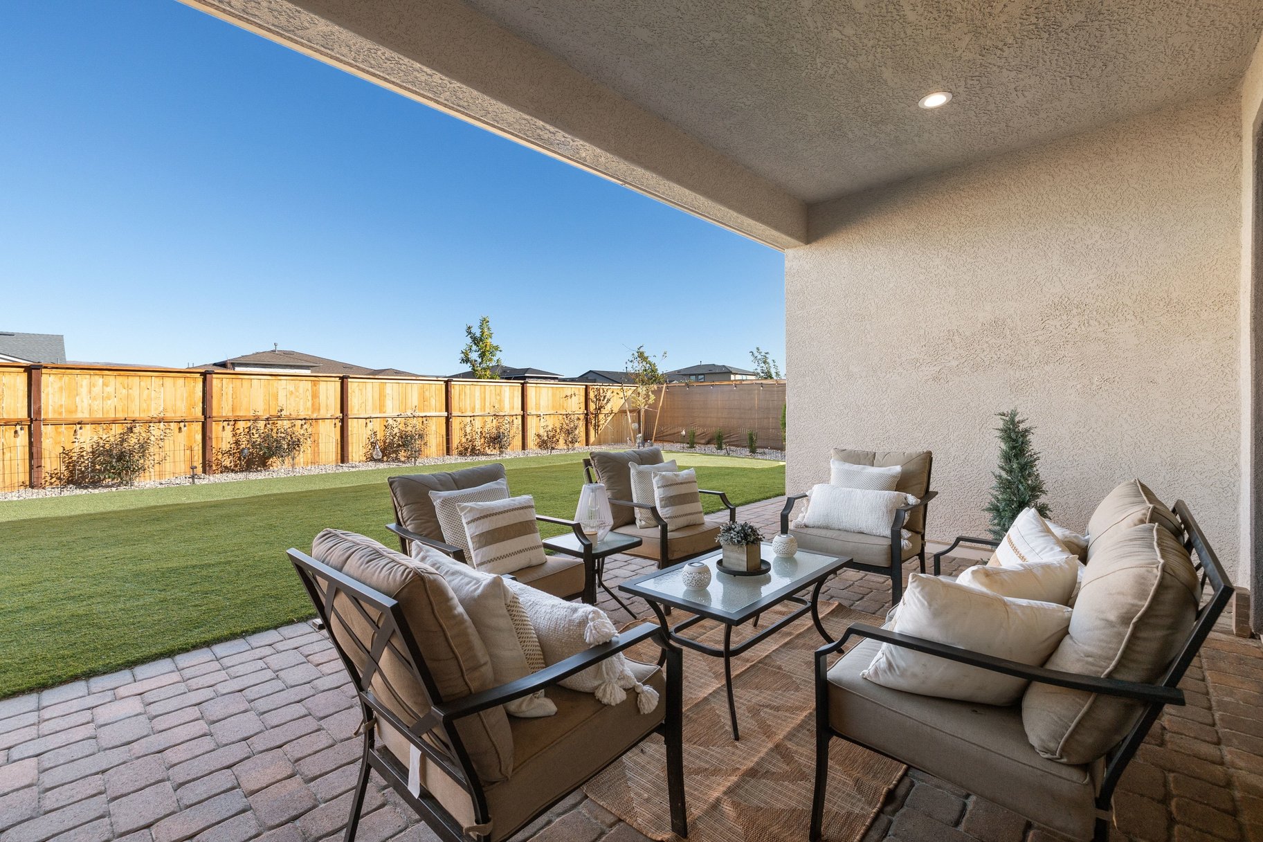  Multi-Gen Living. Mountain Views. A Backyard That
