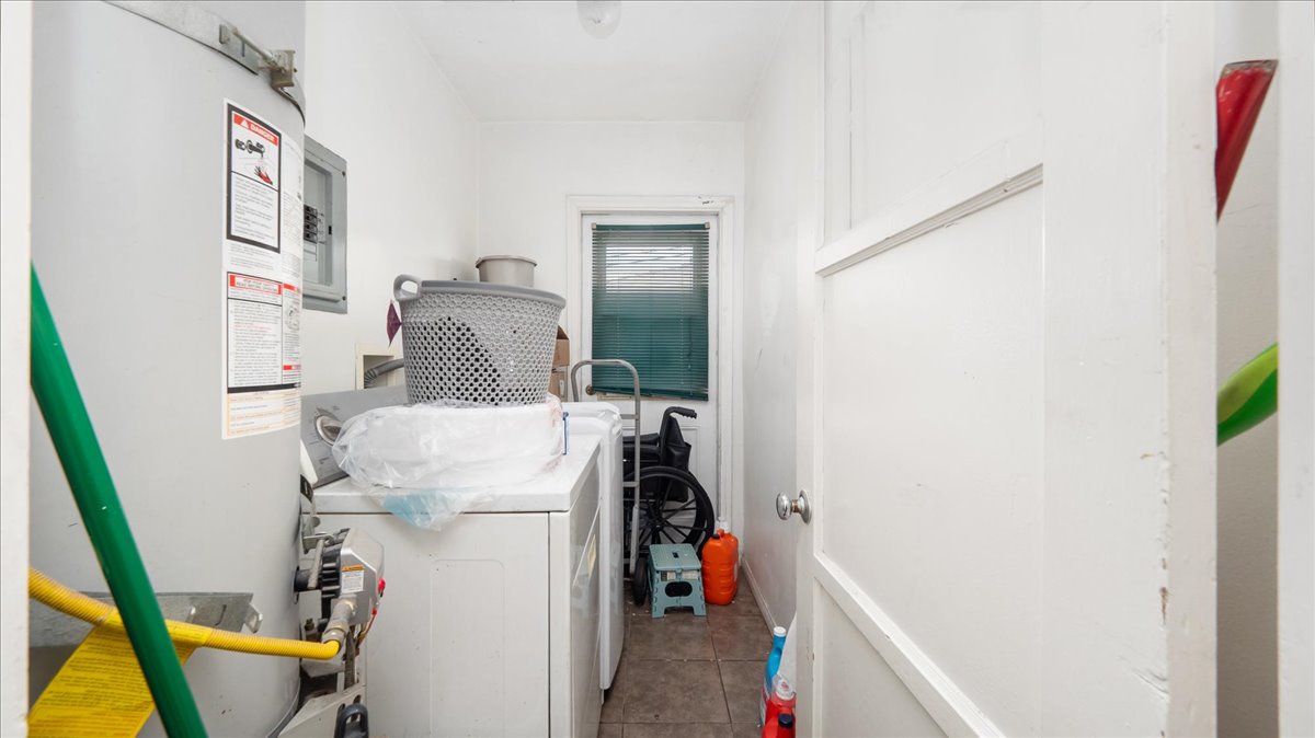 Montebello, California, 90640, United States, 2 Bedrooms Bedrooms, ,2 BathroomsBathrooms,Residential,For Sale,1930342