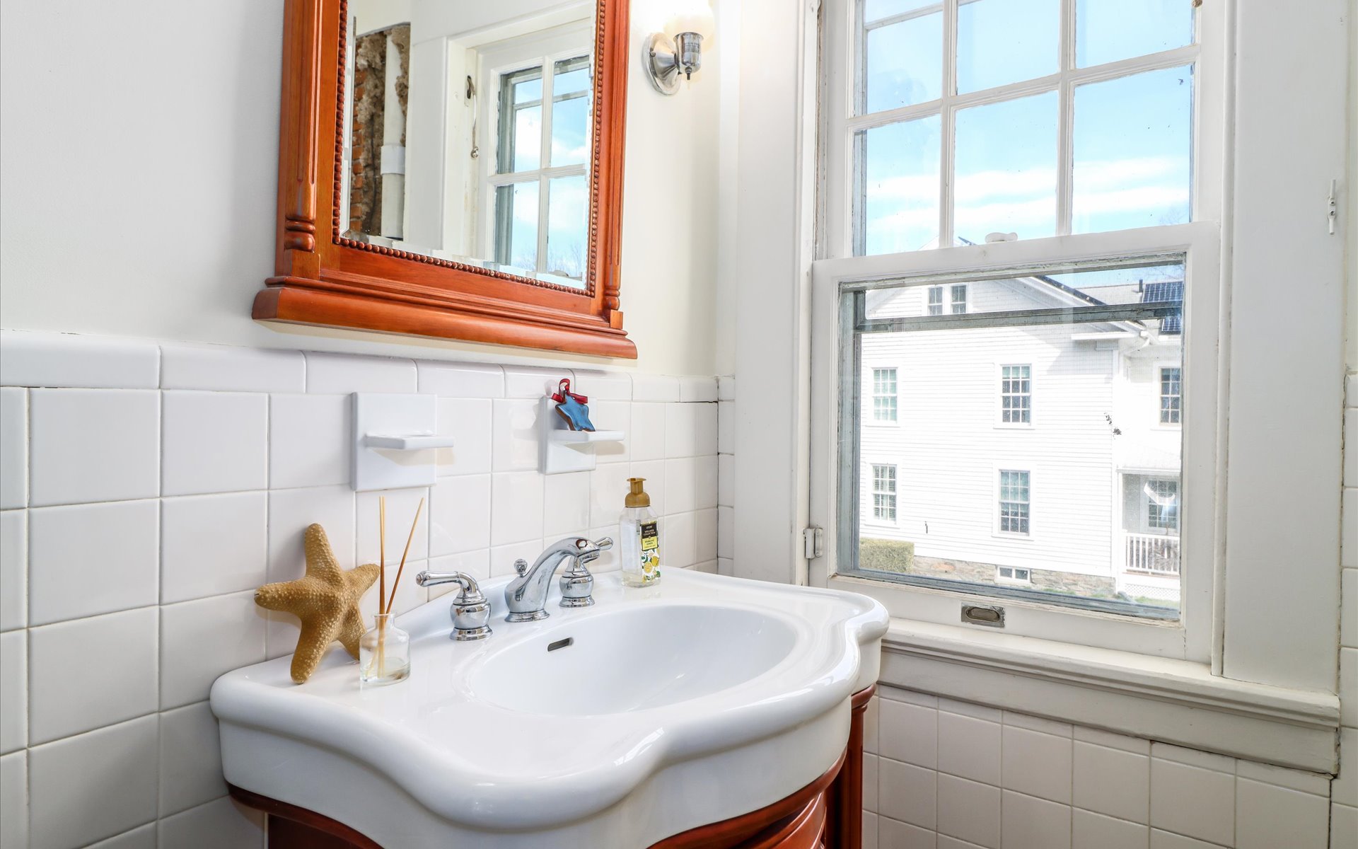  Historic 1918 Colonial with Geothermal + Solar Innovation - 物件實景