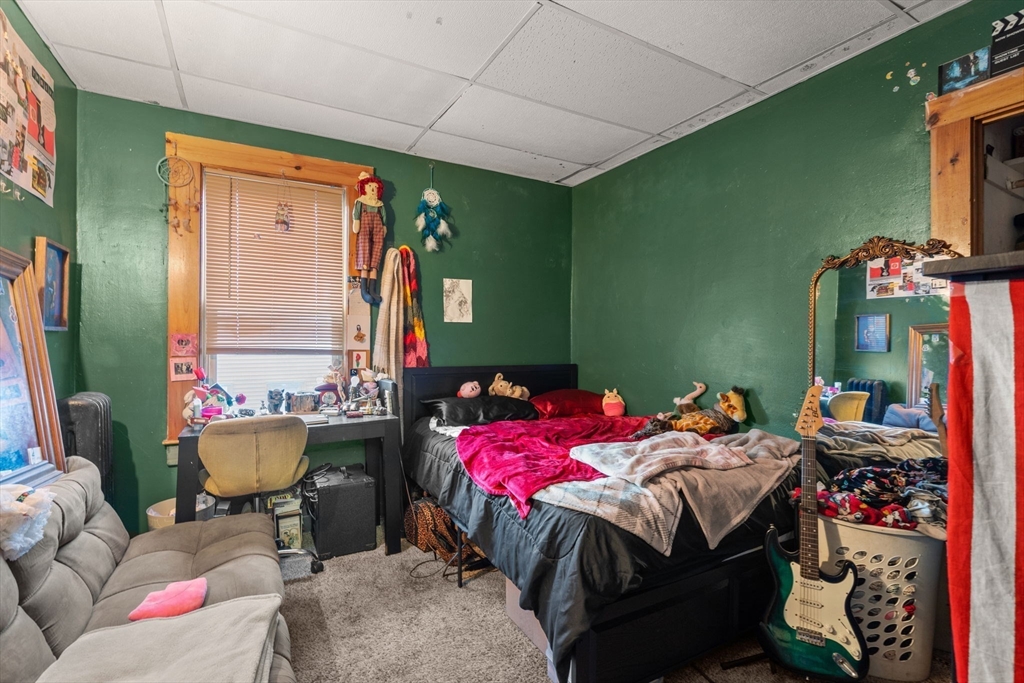 Fall River, Massachusetts, 02720, United States, 6 Bedrooms Bedrooms, ,2 BathroomsBathrooms,Residential,For Sale,1994928