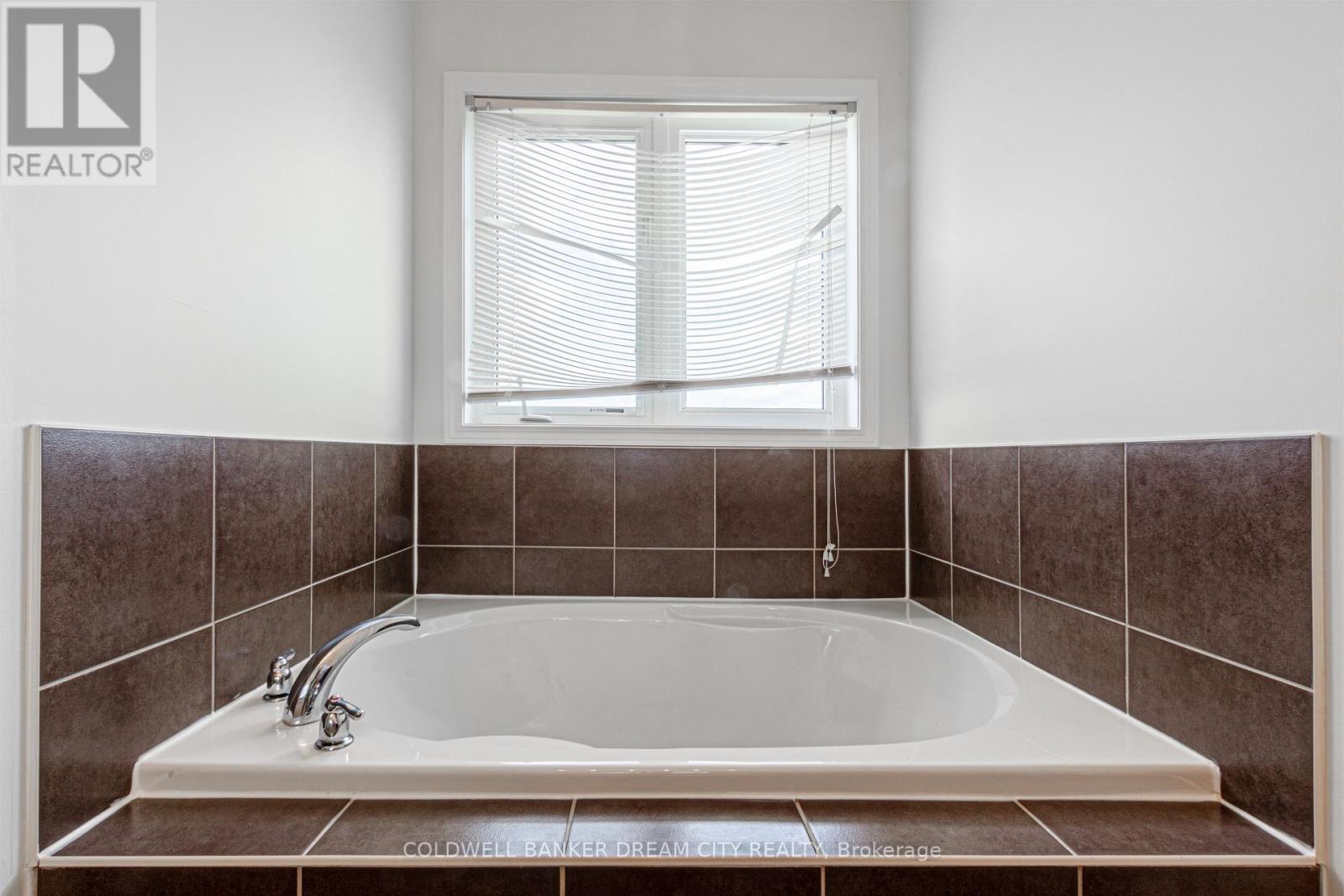 BRANTFORD, Ontario, N3T 0E6, CA, 3 Bedrooms Bedrooms, ,2 BathroomsBathrooms,Residential,For Sale,1903320