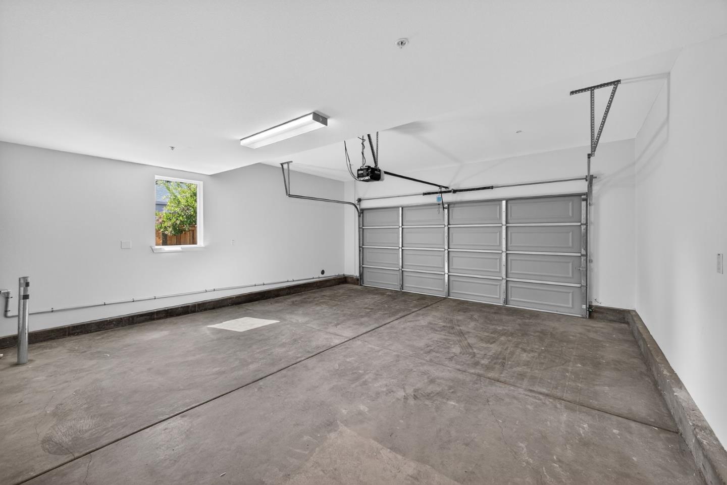 Redwood City, California, 94061, United States, 4 Bedrooms Bedrooms, ,3 BathroomsBathrooms,Residential,For Sale,1988183