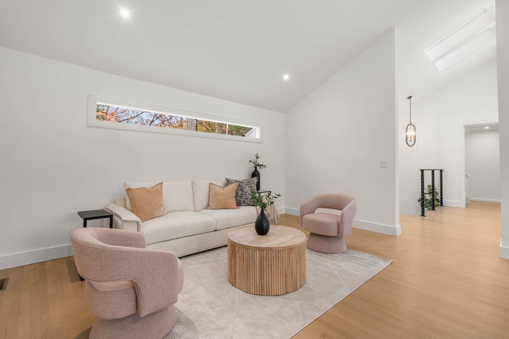 Weston, Massachusetts, 02493, United States, 4 Bedrooms Bedrooms, ,5 BathroomsBathrooms,Residential,For Sale,1989089