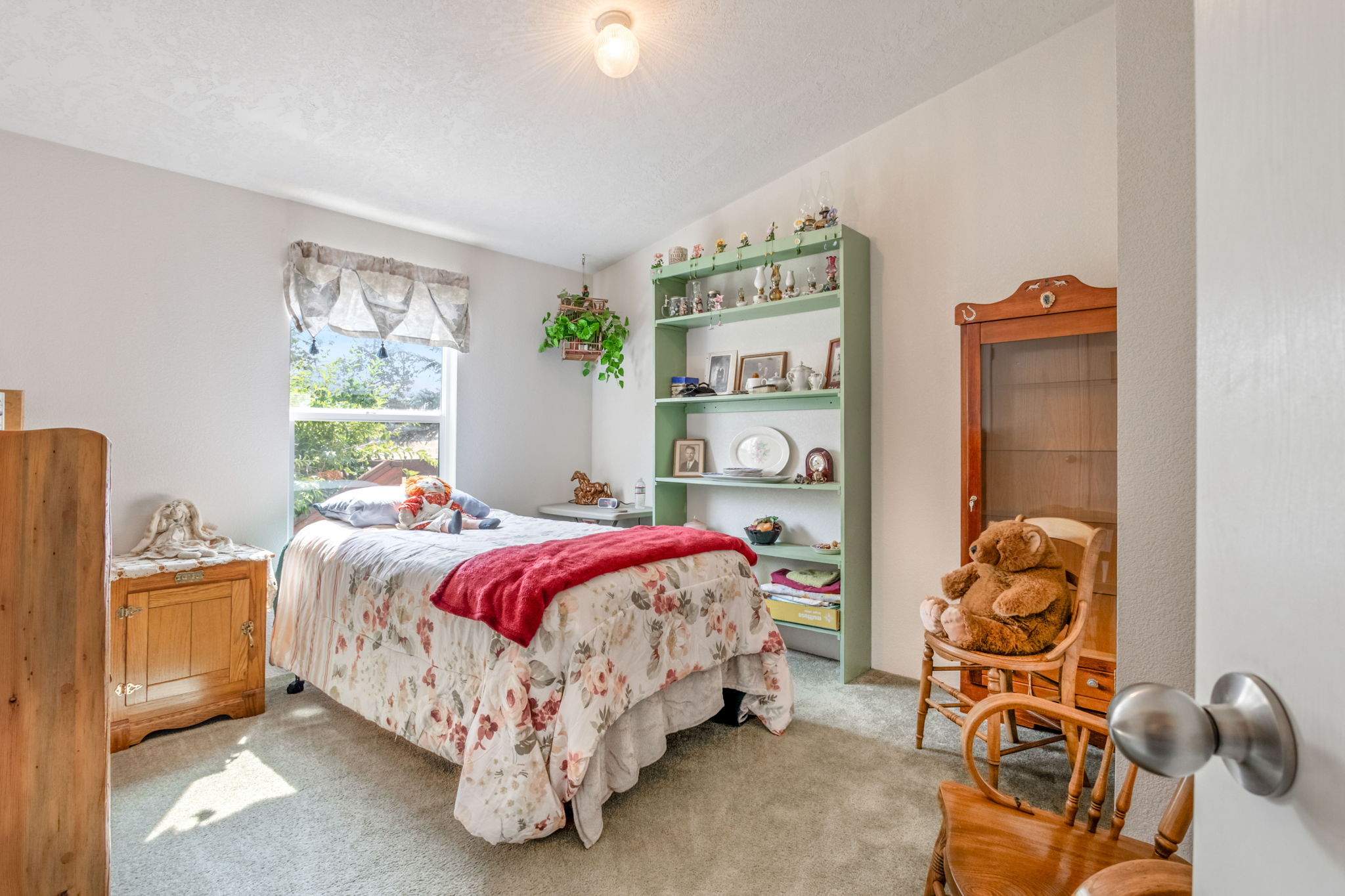 Prineville, Oregon, 97754, United States, 4 Bedrooms Bedrooms, ,2 BathroomsBathrooms,Residential,For Sale,1919985