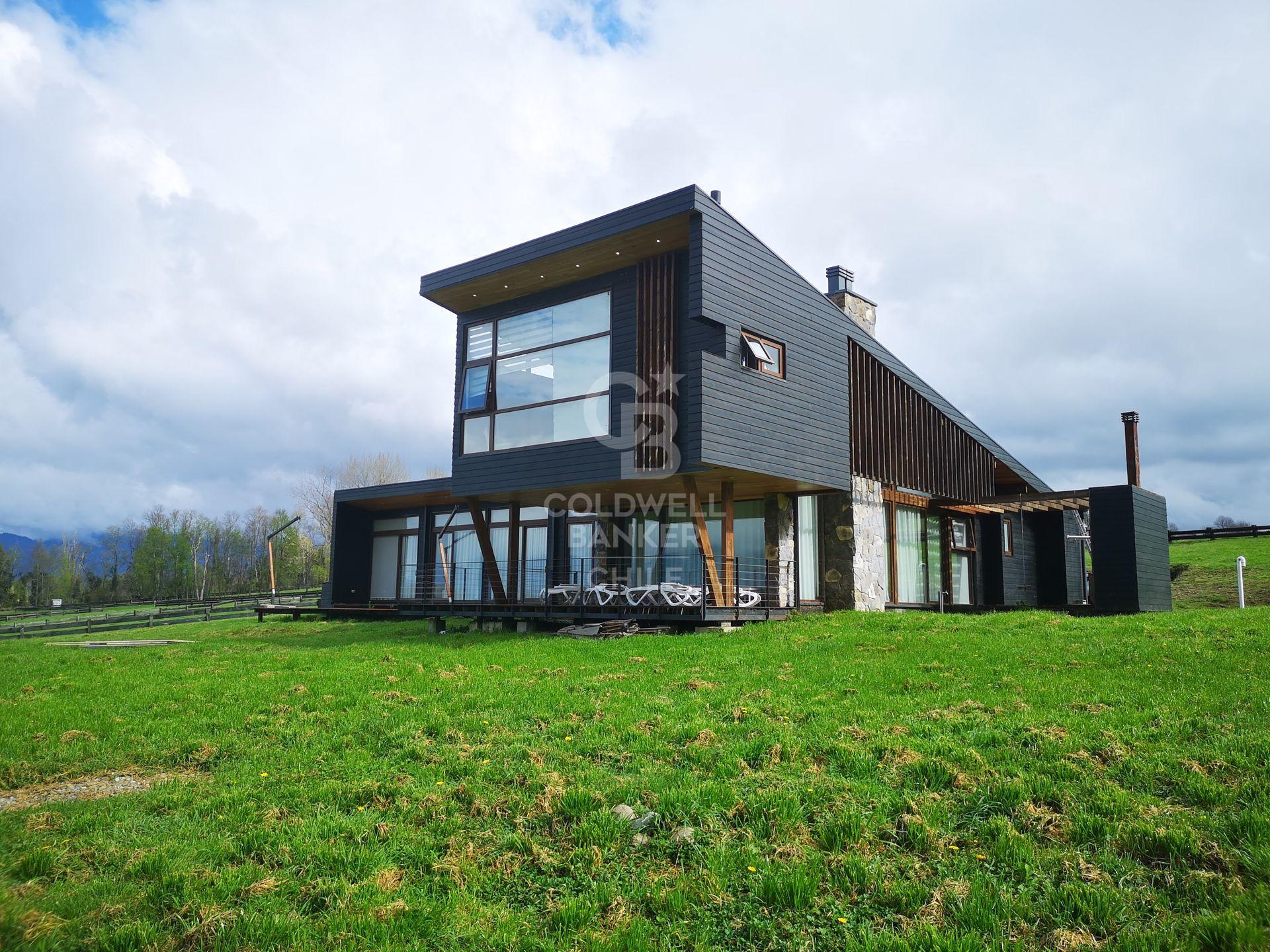 Panguipulli, Chile, 4 Bedrooms Bedrooms, ,3 BathroomsBathrooms,Residential,For Sale,1939448