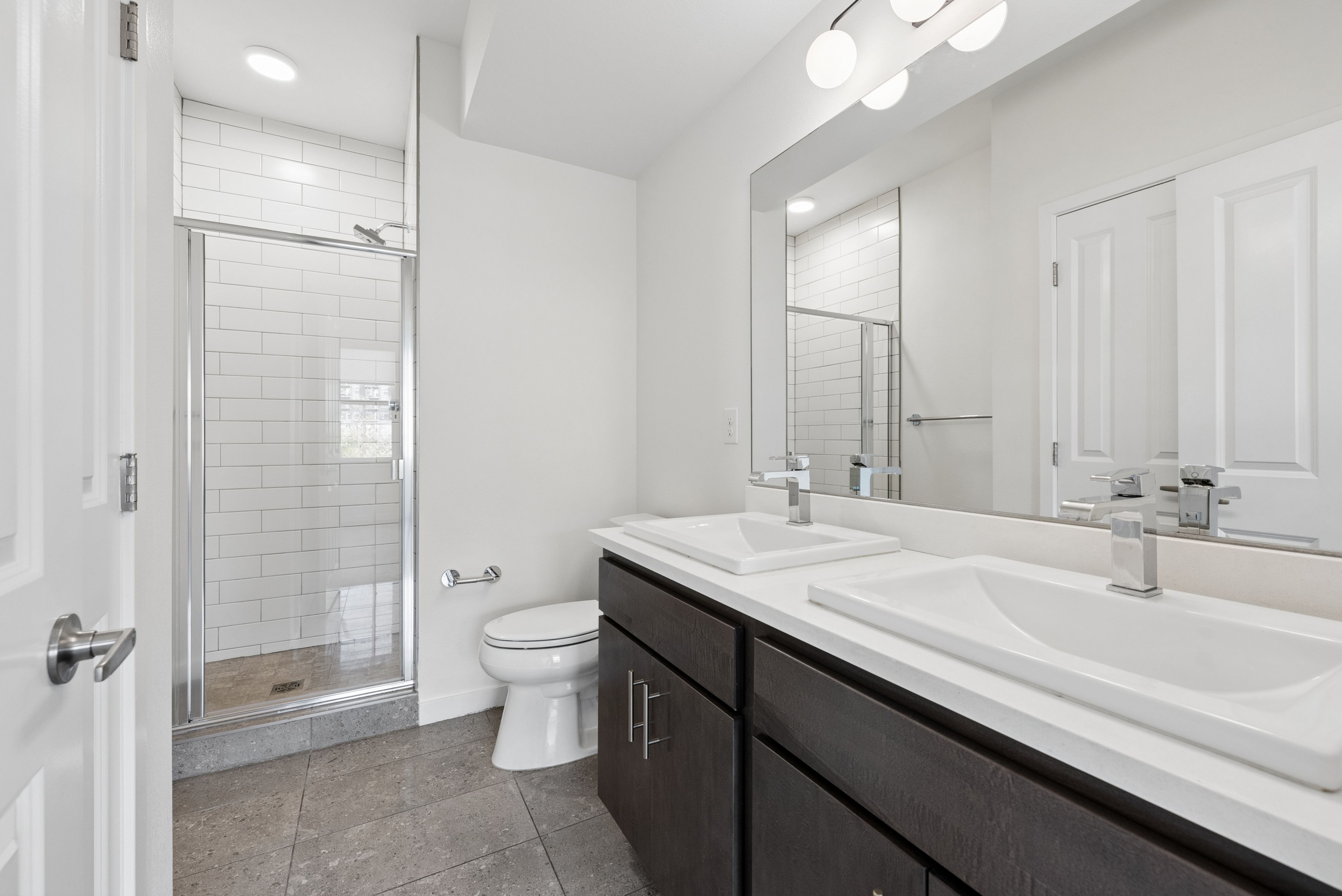  End-Unit Brownstone in North Capitol Hill - 物件實景