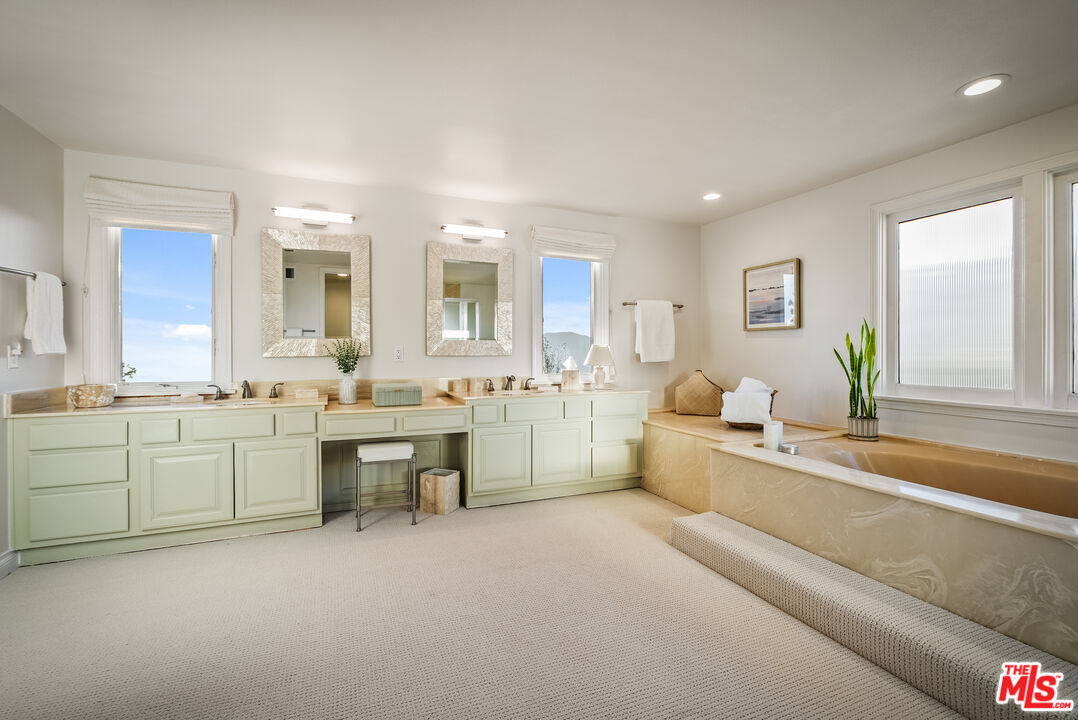 Malibu, California, 90265, United States, 4 Bedrooms Bedrooms, ,3 BathroomsBathrooms,Residential,For Sale,2001973