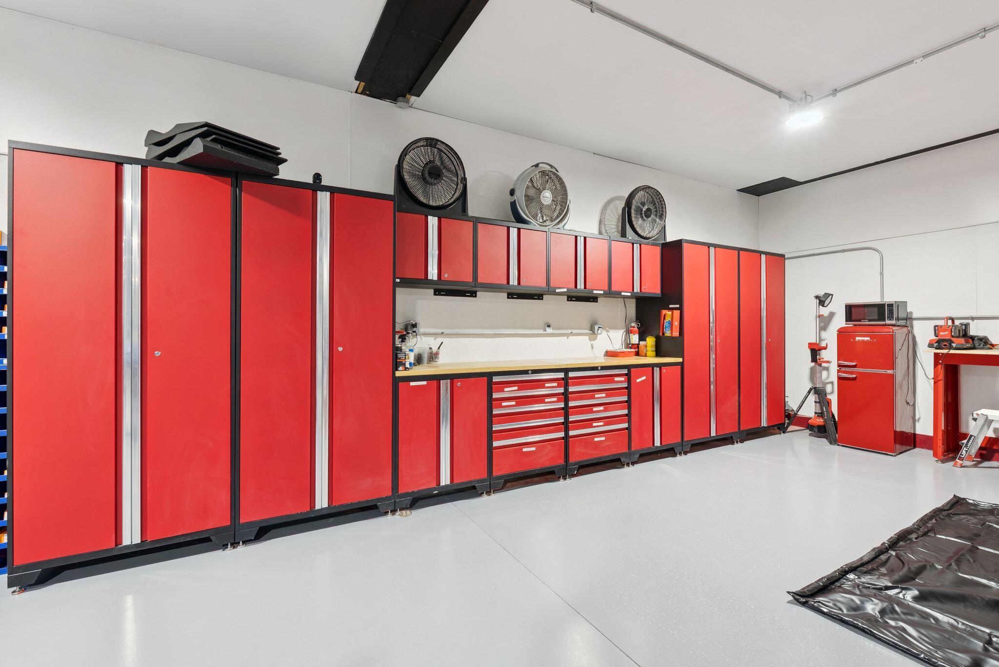 Falmouth, Maine, 04105, United States, 3 Bedrooms Bedrooms, ,4 BathroomsBathrooms,Residential,For Sale,1975511