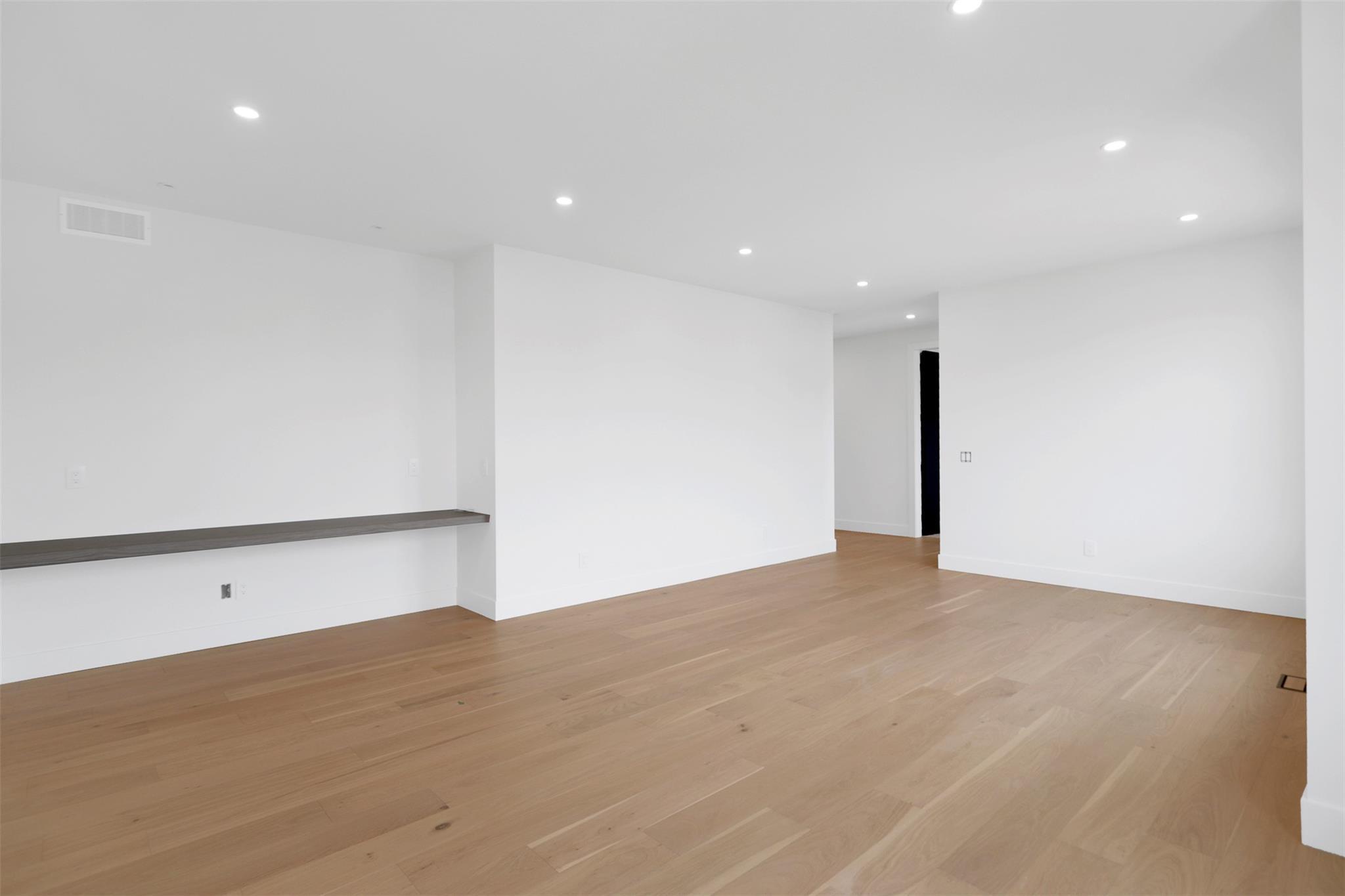 KELOWNA, British Columbia, V1W 0C4, CA, 5 Bedrooms Bedrooms, ,4 BathroomsBathrooms,Residential,For Sale,1960562