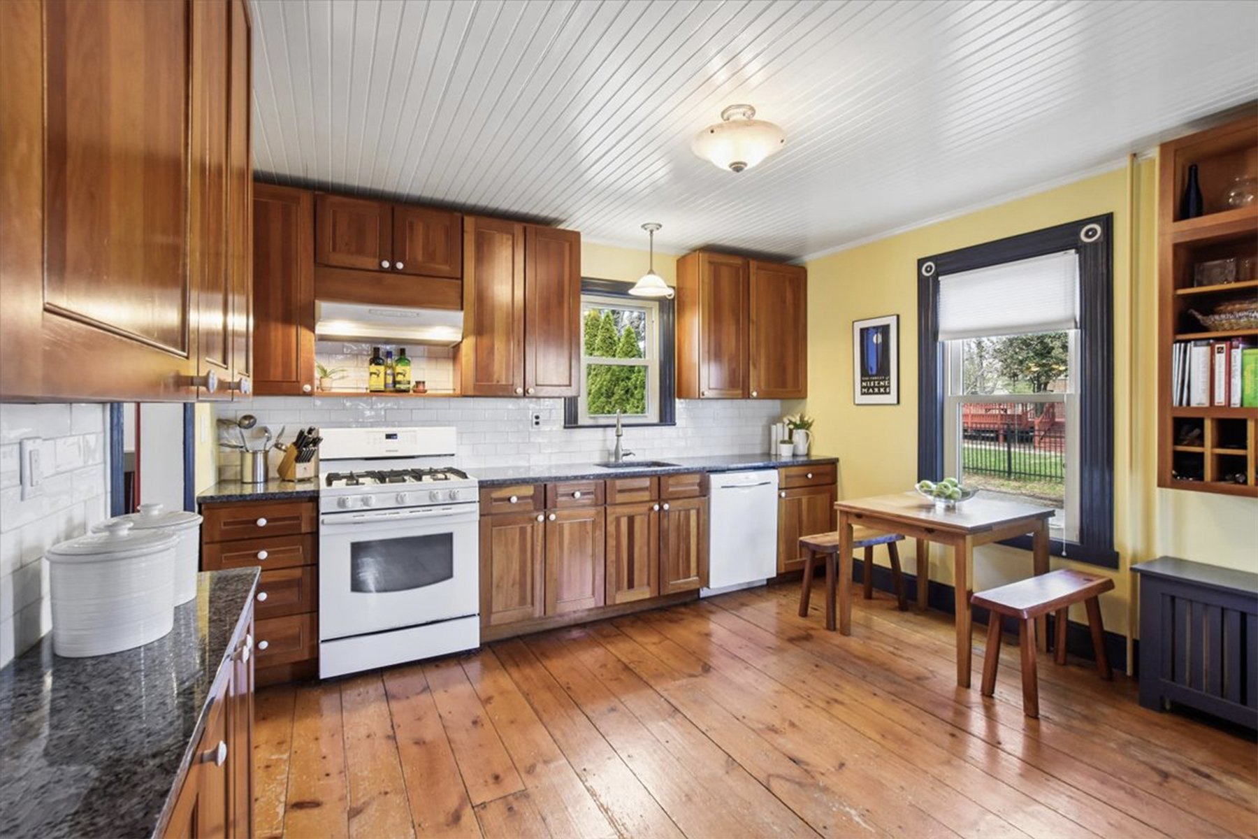  Classic Architectural Details in the Heart of Annandale - 物件實景