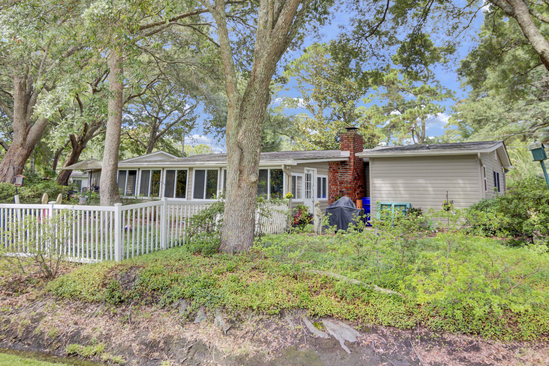 Charleston, South Carolina, 29407, United States, 4 Bedrooms Bedrooms, ,2 BathroomsBathrooms,Residential,For Sale,1950272