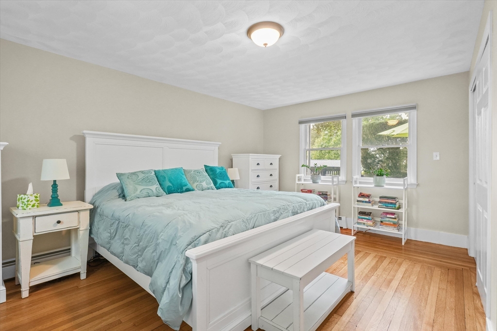 Marblehead, Massachusetts, 01945, United States, 2 Bedrooms Bedrooms, ,1 BathroomBathrooms,Residential,For Sale,1975019