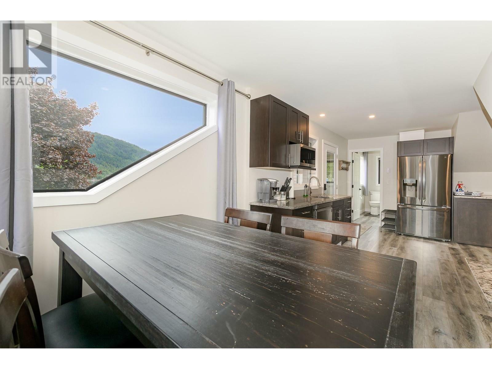 SICAMOUS, British Columbia, V0E 2V1, CA, 3 Bedrooms Bedrooms, ,3 BathroomsBathrooms,Residential,For Sale,1837122