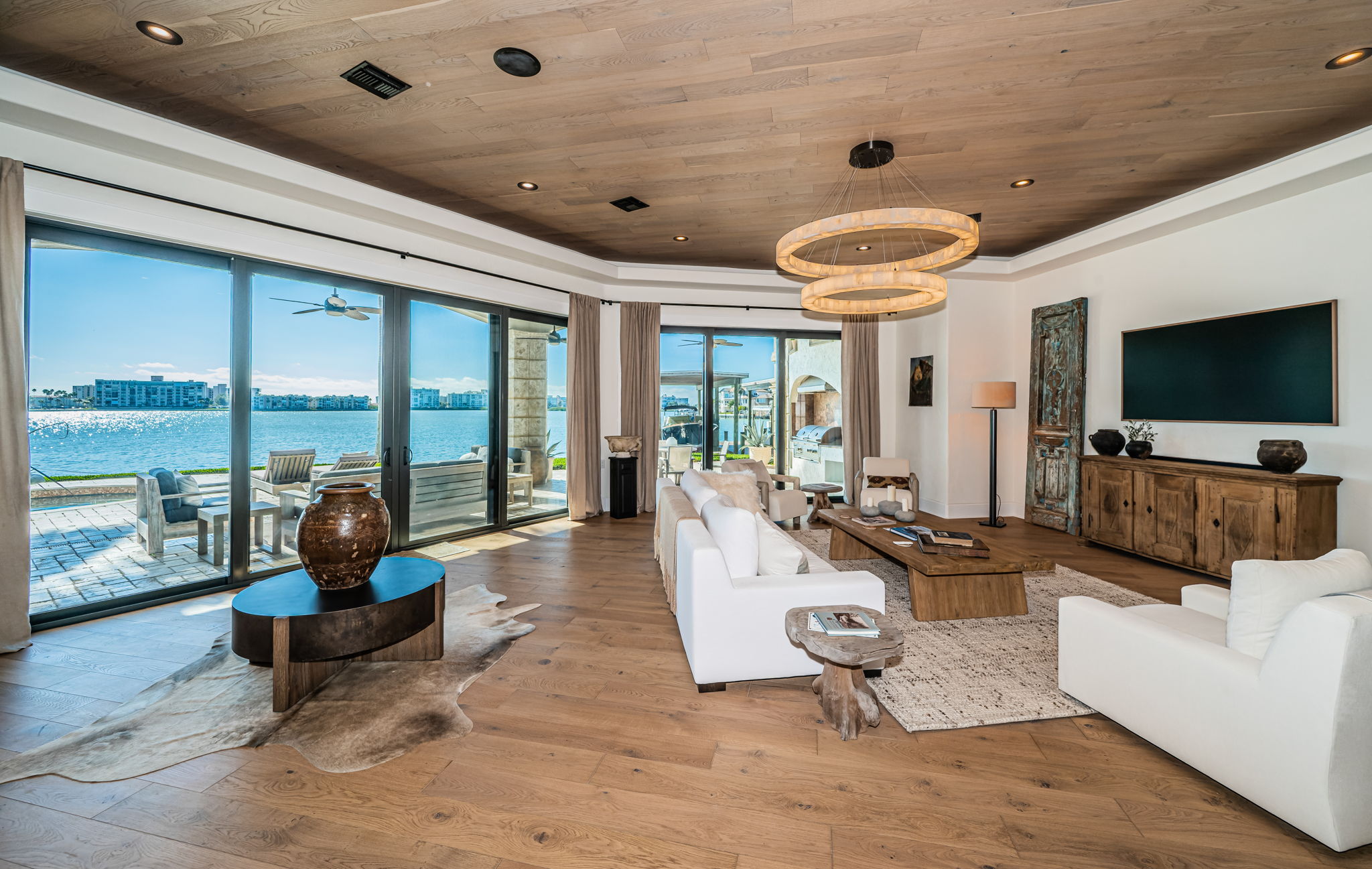 St Petersburg, Florida, 33707, United States, 5 Bedrooms Bedrooms, ,5 BathroomsBathrooms,Residential,For Sale,2007772