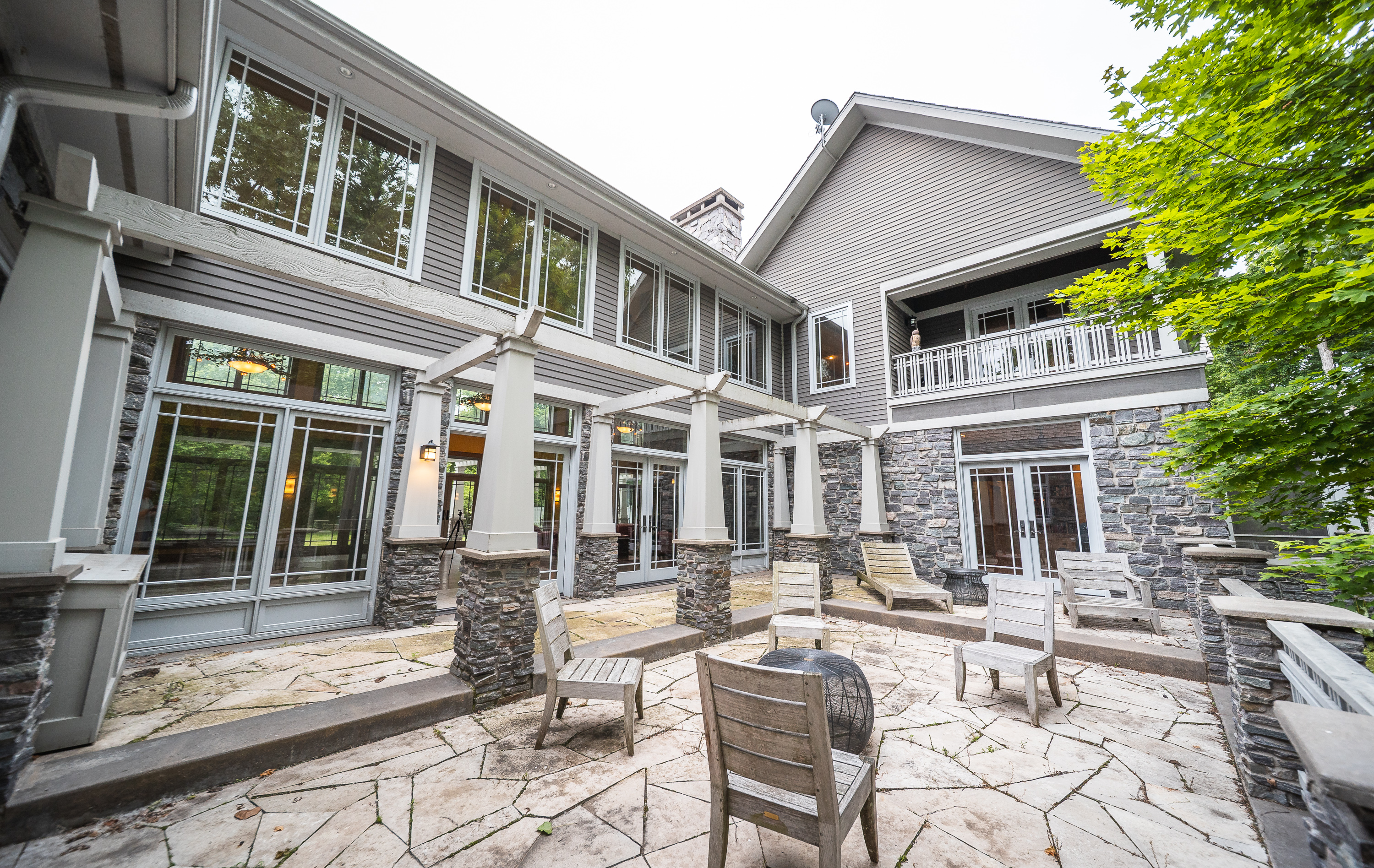  Stunning Prairie-Inspired Estate on 16 Acres of Scenic Woodlands - 物件實景