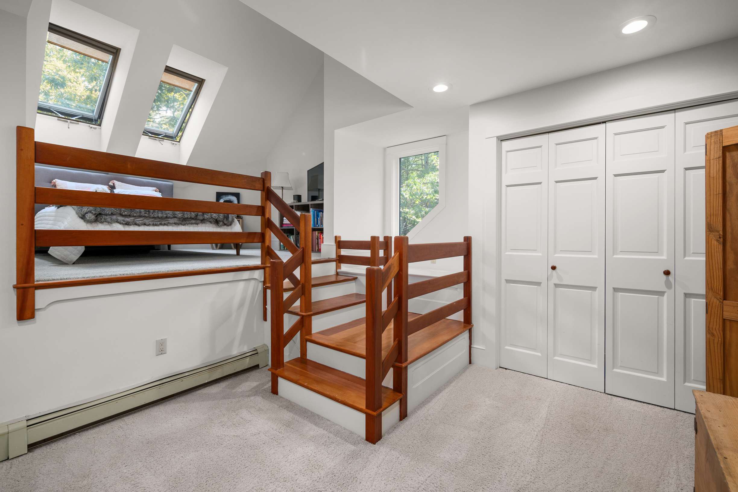  Elegant Shingled Maine Cottage with Modern Flair on 2.63 Acres in York - 物件實景