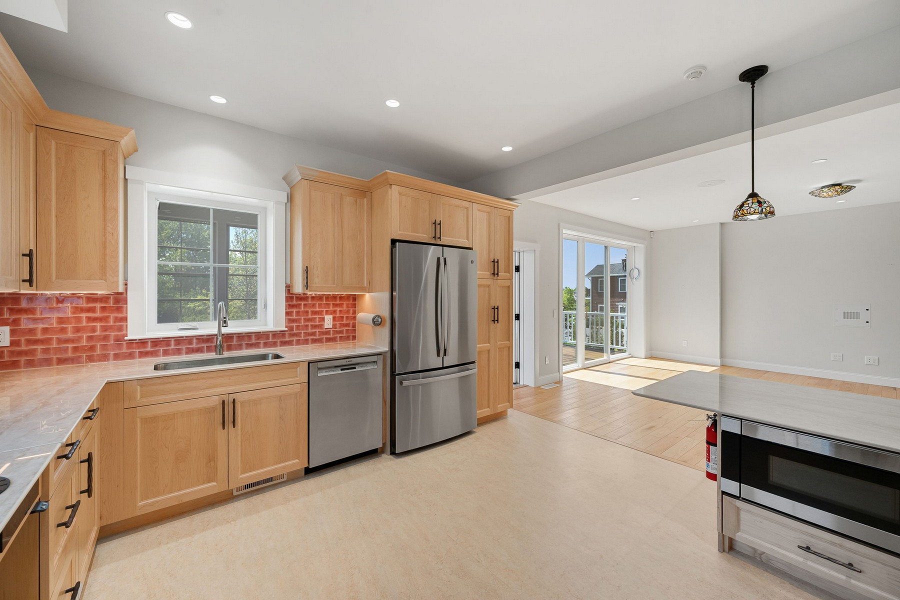  225 Midland Avenue - 物件實景
