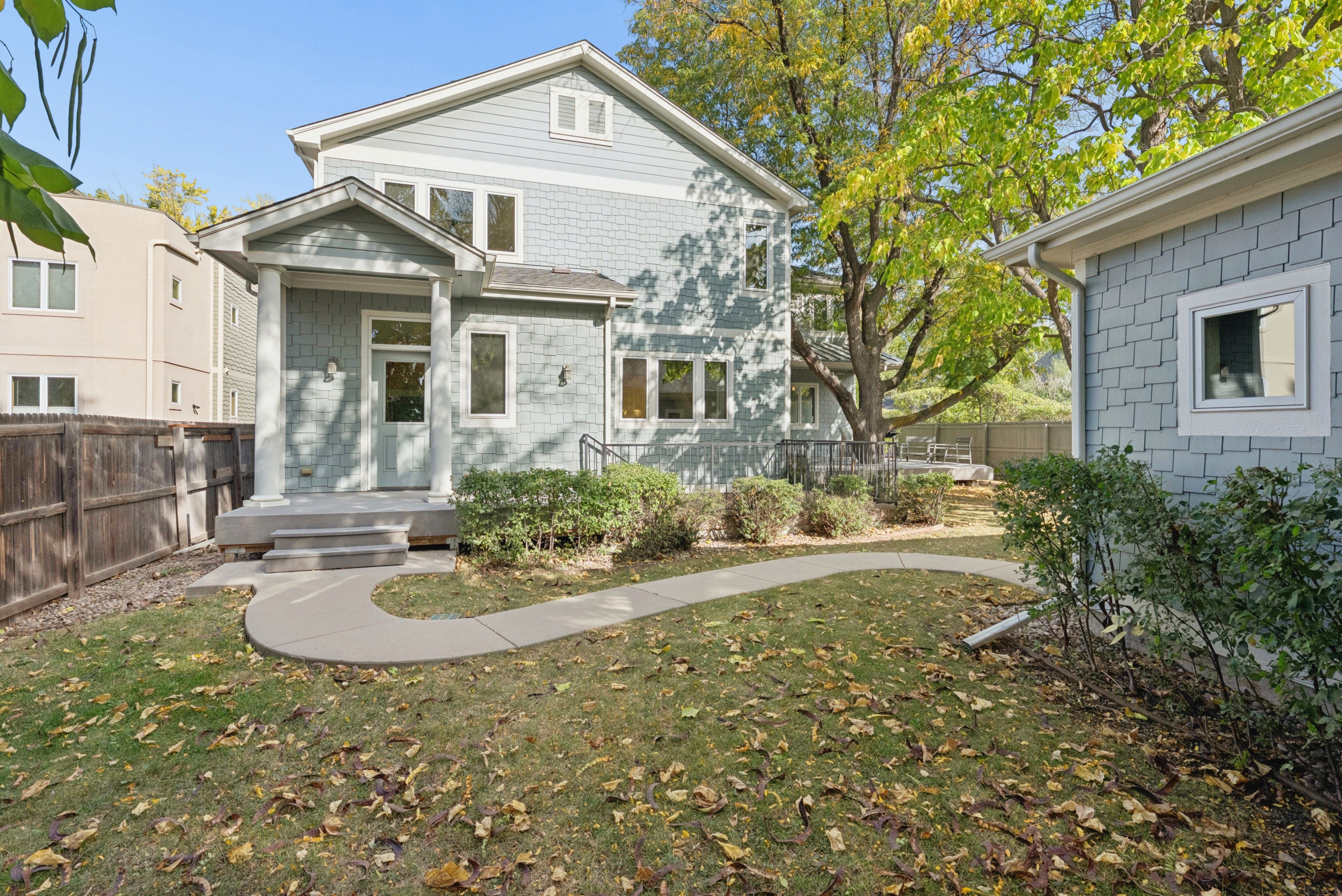  2895 S Cook Street  Finished Walkout Home - 物件實景