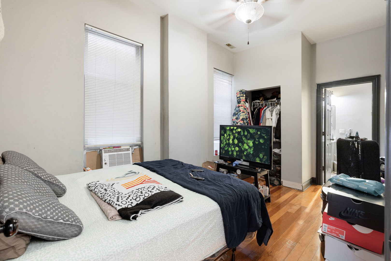 Chicago, Illinois, 60637, United States, 10 Bedrooms Bedrooms, ,Residential,For Sale,1947843