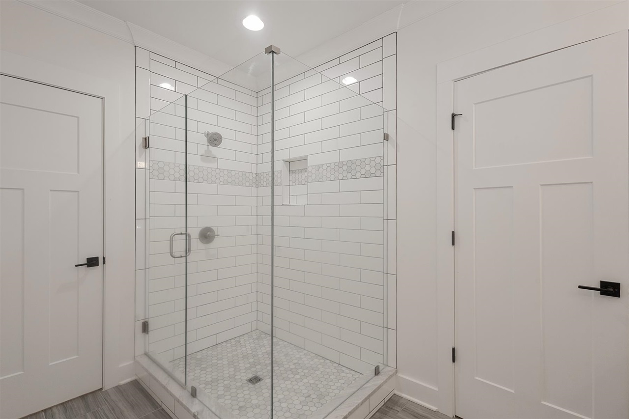 Bowling Green, Kentucky, 42103, United States, 4 Bedrooms Bedrooms, ,5 BathroomsBathrooms,Residential,For Sale,1991774