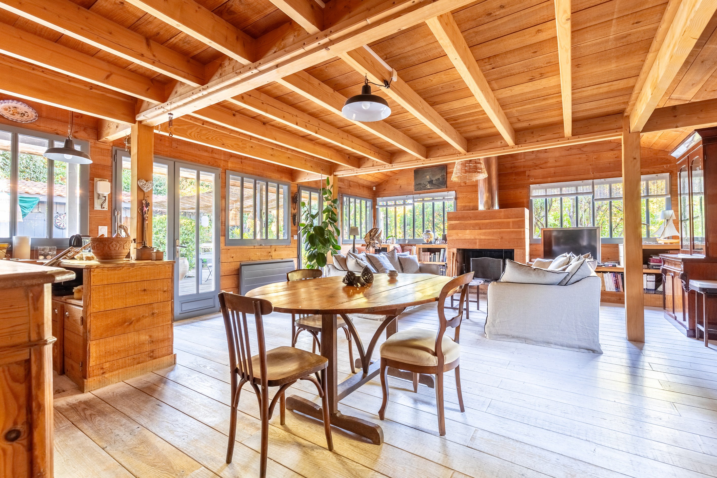  WOODEN VILLA WITH SWIMMING POOL IN THE HEART OF THE VALLONS DU FERRET - 物件實景