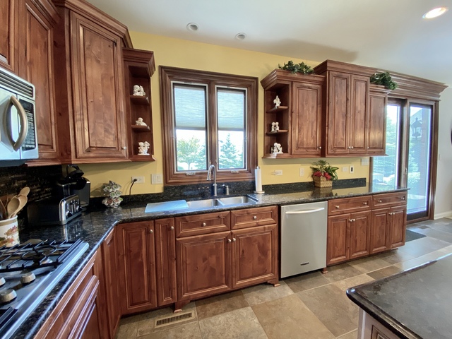 Mokena, Illinois, 60448, United States, 5 Bedrooms Bedrooms, ,4 BathroomsBathrooms,Residential,For Sale,1915819