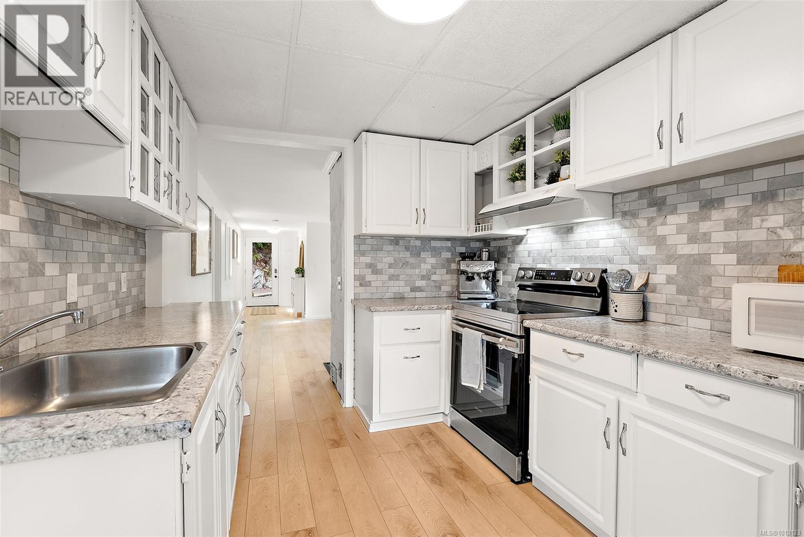 LANGFORD, British Columbia, V9C 4J1, CA, 4 Bedrooms Bedrooms, ,3 BathroomsBathrooms,Residential,For Sale,1949045