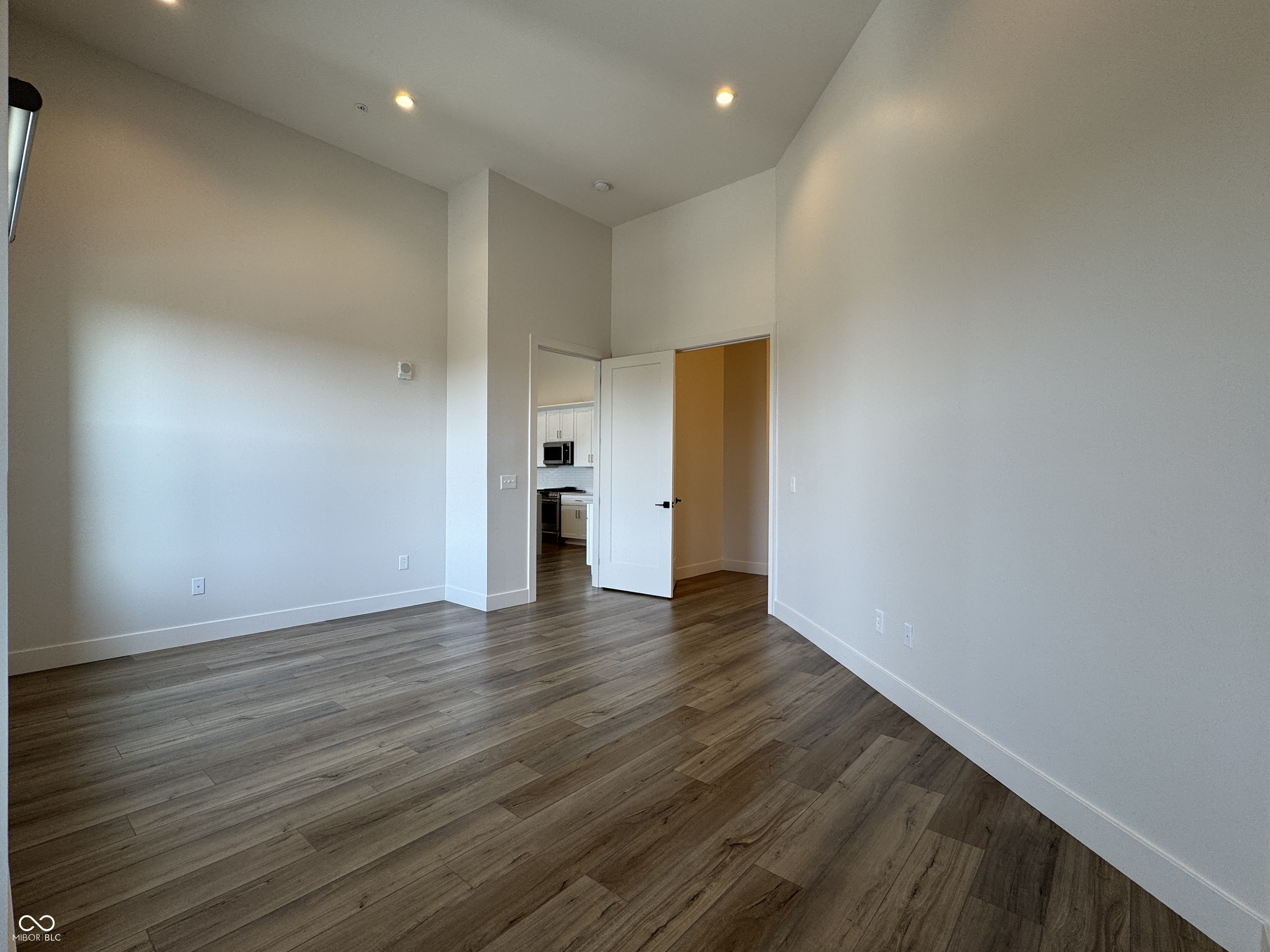 Carmel, Indiana, 46032, United States, 2 Bedrooms Bedrooms, ,3 BathroomsBathrooms,Residential,For Sale,1983027