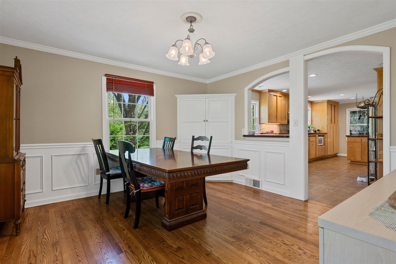 Bowling Green, Kentucky, 42103, United States, 4 Bedrooms Bedrooms, ,5 BathroomsBathrooms,Residential,For Sale,1991633