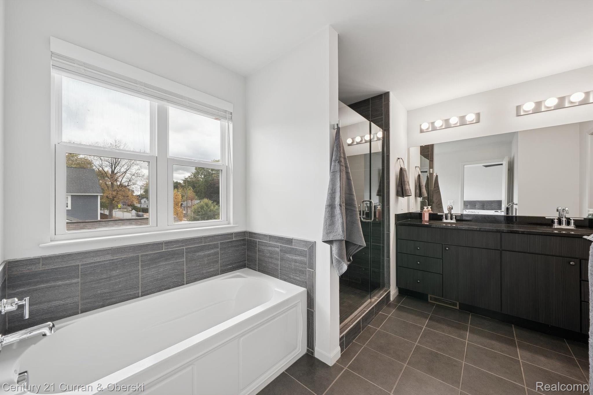 Ferndale, Michigan, 48220, United States, 3 Bedrooms Bedrooms, ,3 BathroomsBathrooms,Residential,For Sale,1984138