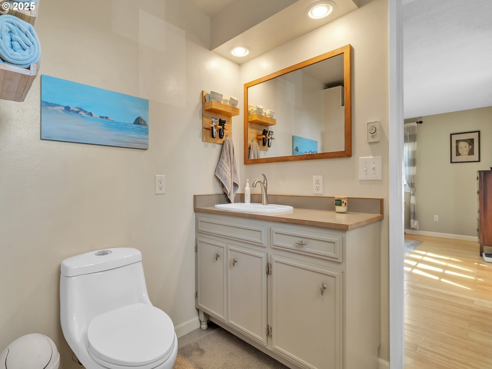 McMinnville, Oregon, 97128, United States, 3 Bedrooms Bedrooms, ,2 BathroomsBathrooms,Residential,For Sale,1901824