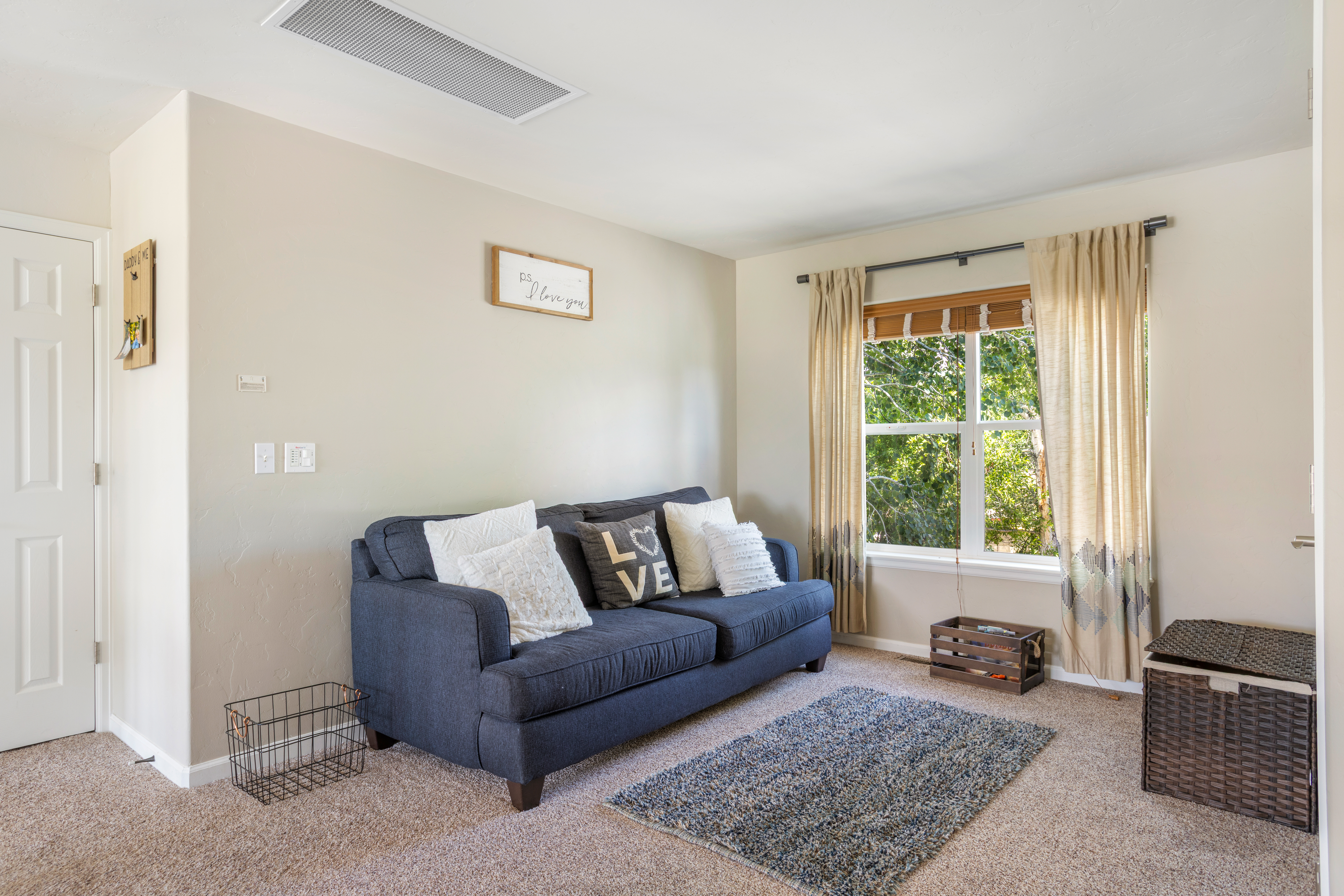  4 Bedroom Located by Dog Park and Trails - 物件實景