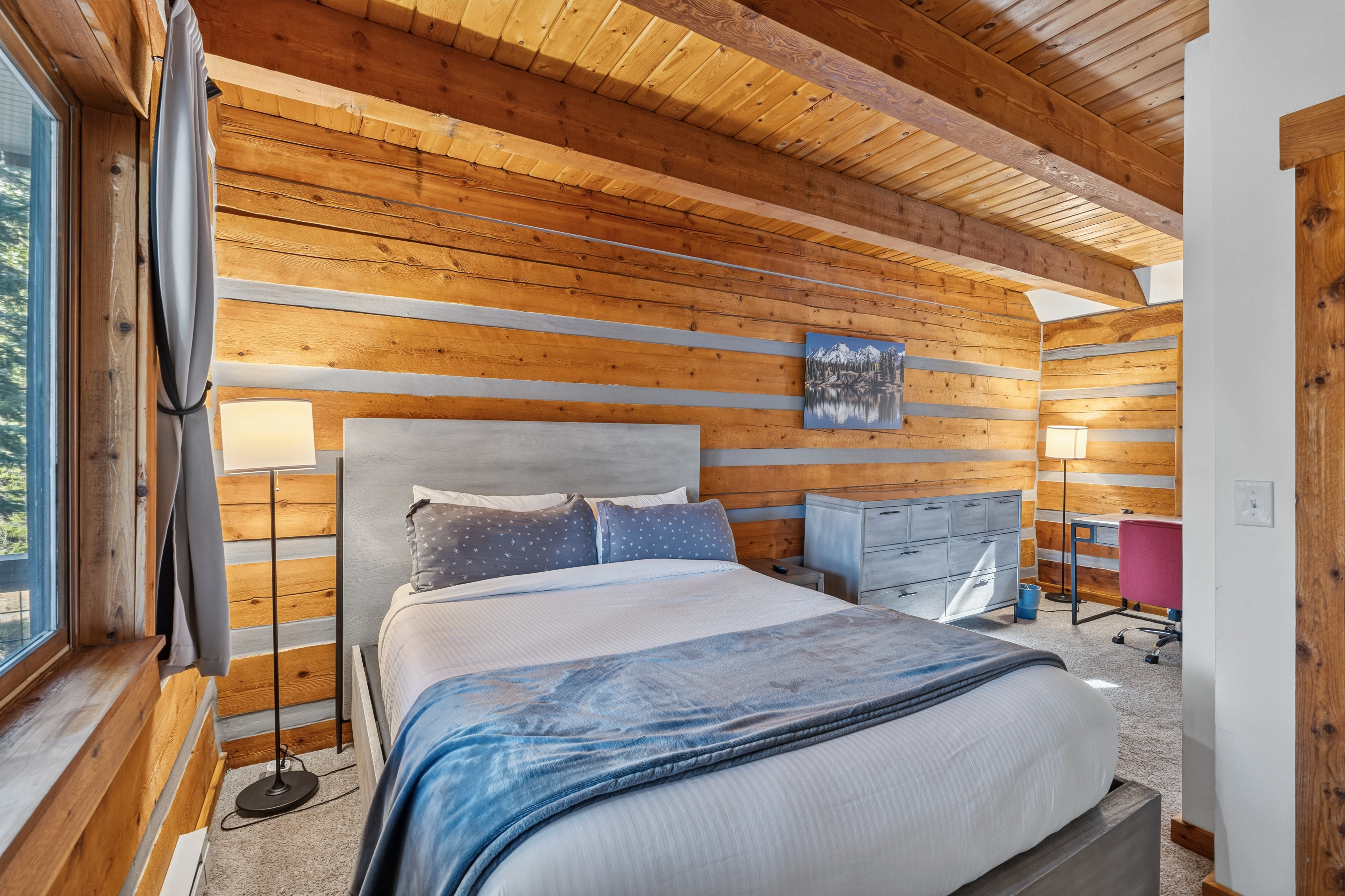  Cozy Cabin 1/2 Acre Backing to National Forest and Minutes from Main Street - 物件實景
