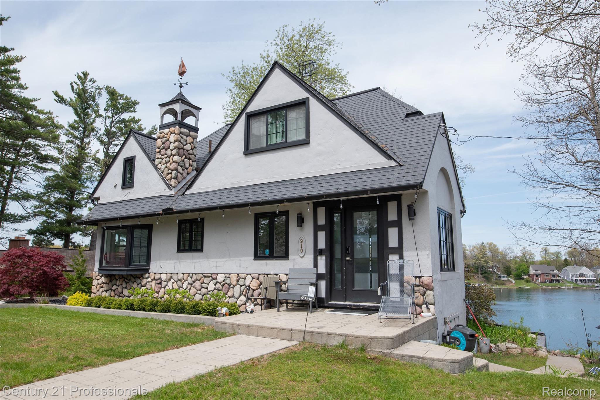 LakeOrion, Michigan, 48362, United States, 2 Bedrooms Bedrooms, ,2 BathroomsBathrooms,Residential,For Sale,2005398