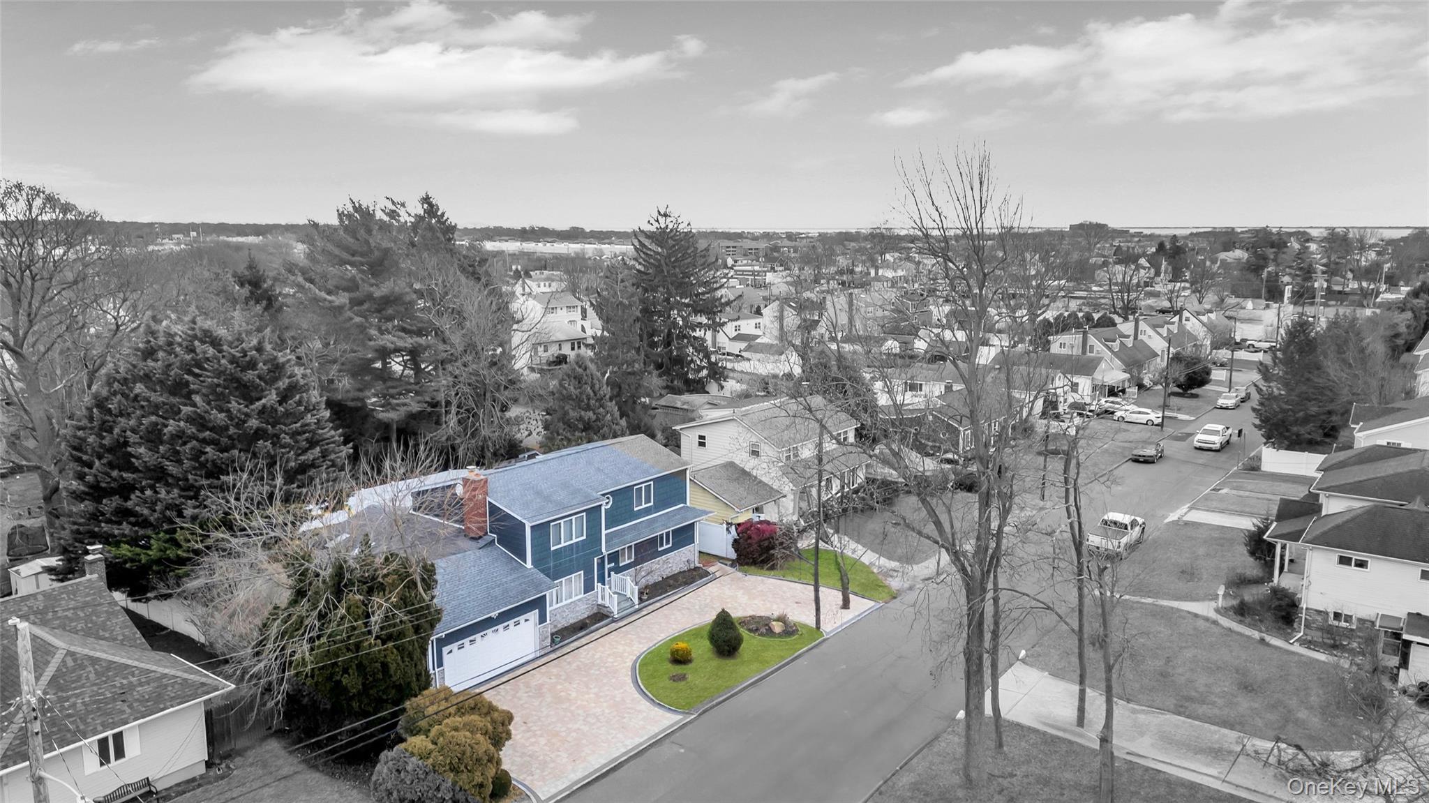 Lindenhurst, New York, 11757, United States, 5 Bedrooms Bedrooms, ,3 BathroomsBathrooms,Residential,For Sale,1917845
