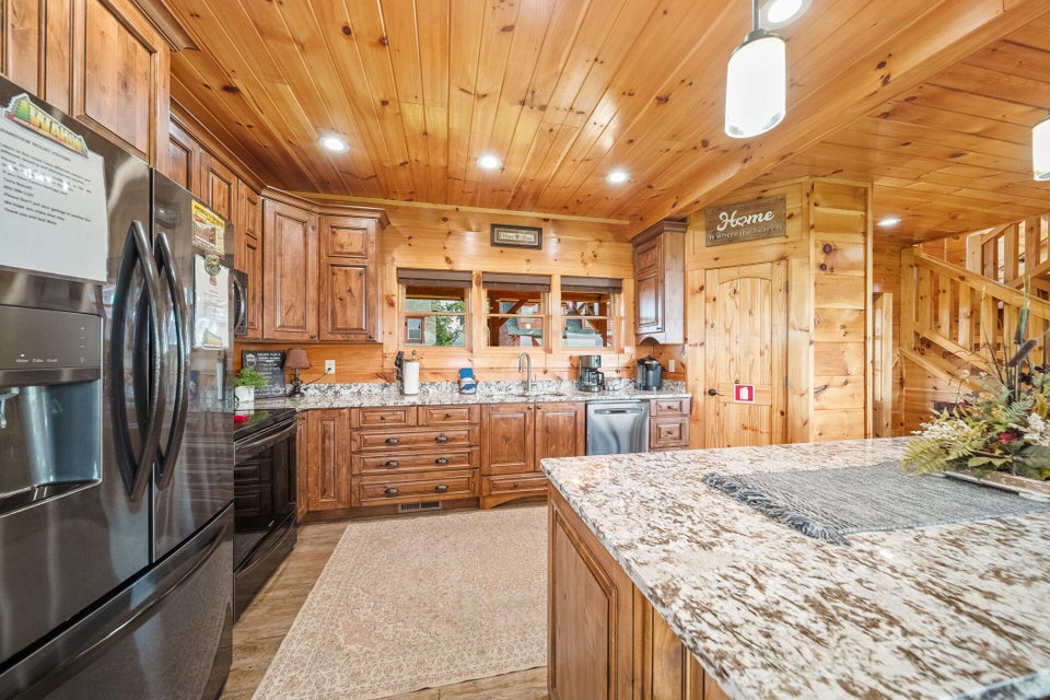 Sevierville, Tennessee, 37876, United States, 4 Bedrooms Bedrooms, ,6 BathroomsBathrooms,Residential,For Sale,1976346