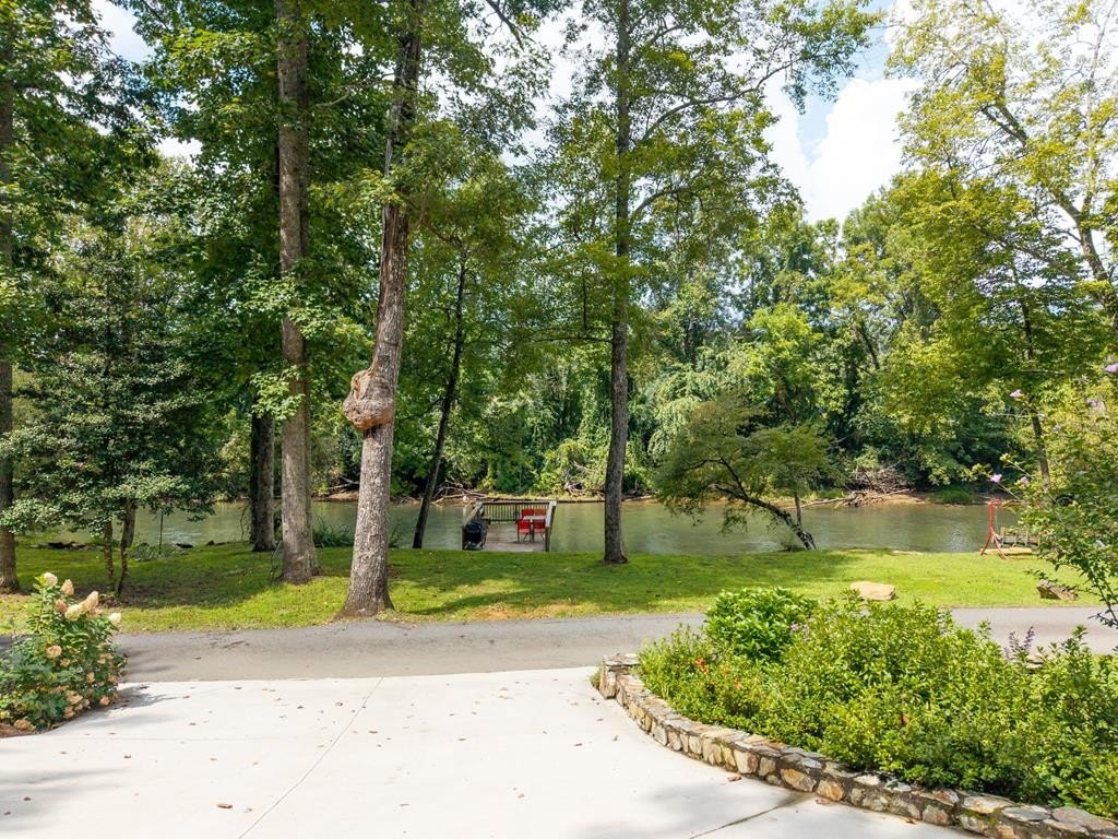 Murphy, North Carolina, 28906, United States, 2 Bedrooms Bedrooms, ,2 BathroomsBathrooms,Residential,For Sale,1976149