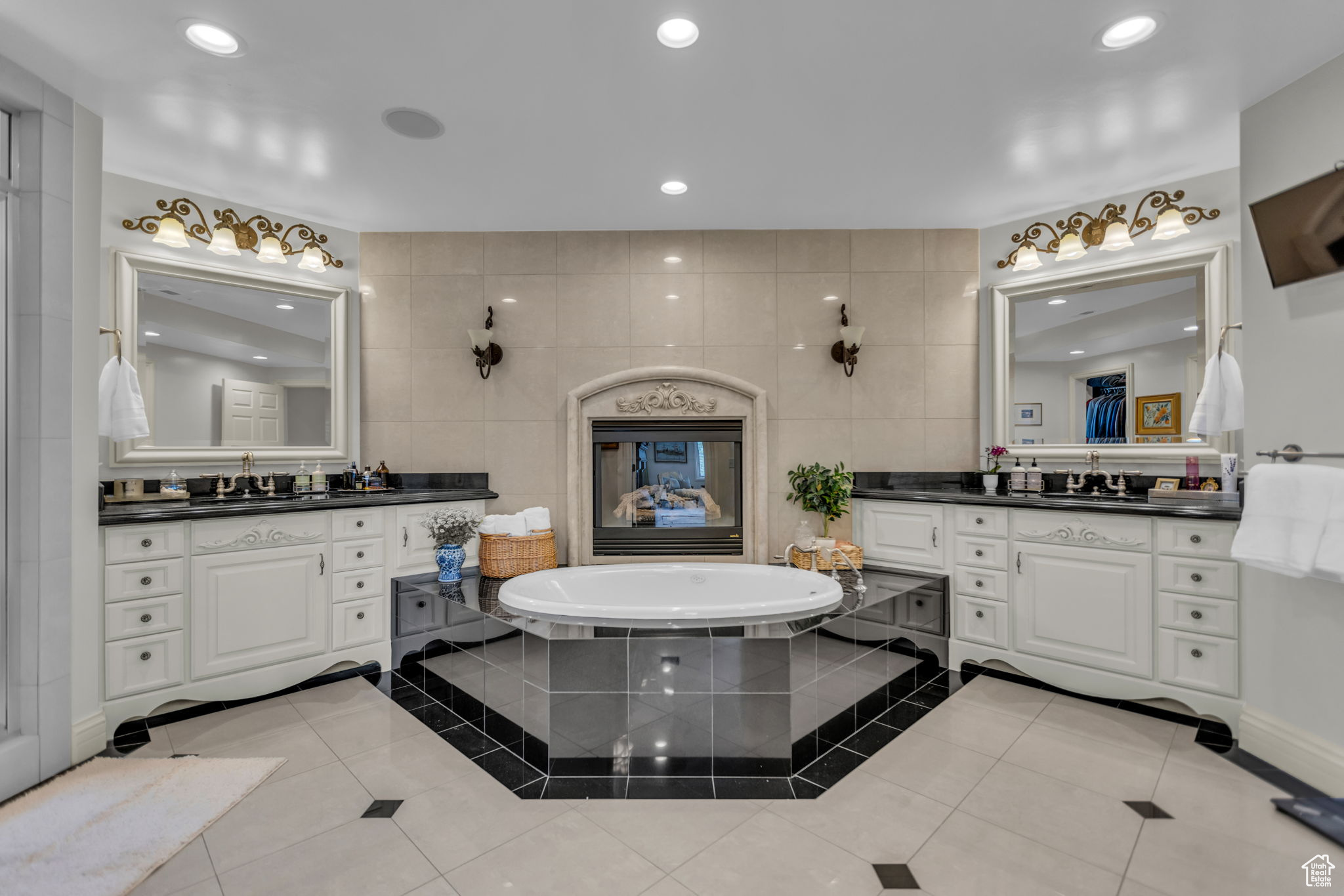 Salt Lake City, Utah, 84103, United States, 7 Bedrooms Bedrooms, ,4 BathroomsBathrooms,Residential,For Sale,1907305