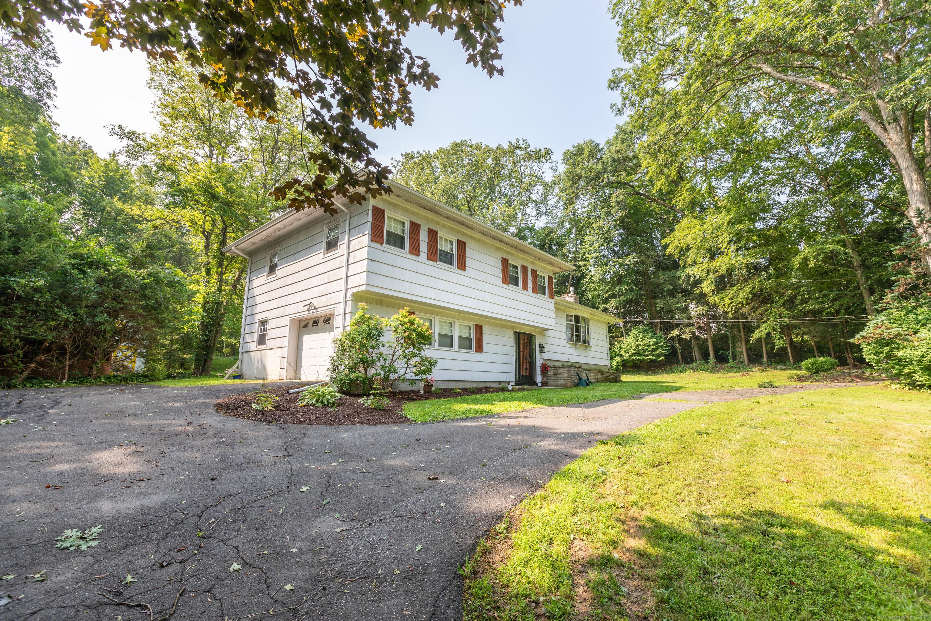 Oxford, Connecticut, 06478, United States, 3 Bedrooms Bedrooms, ,2 BathroomsBathrooms,Residential,For Sale,1915972